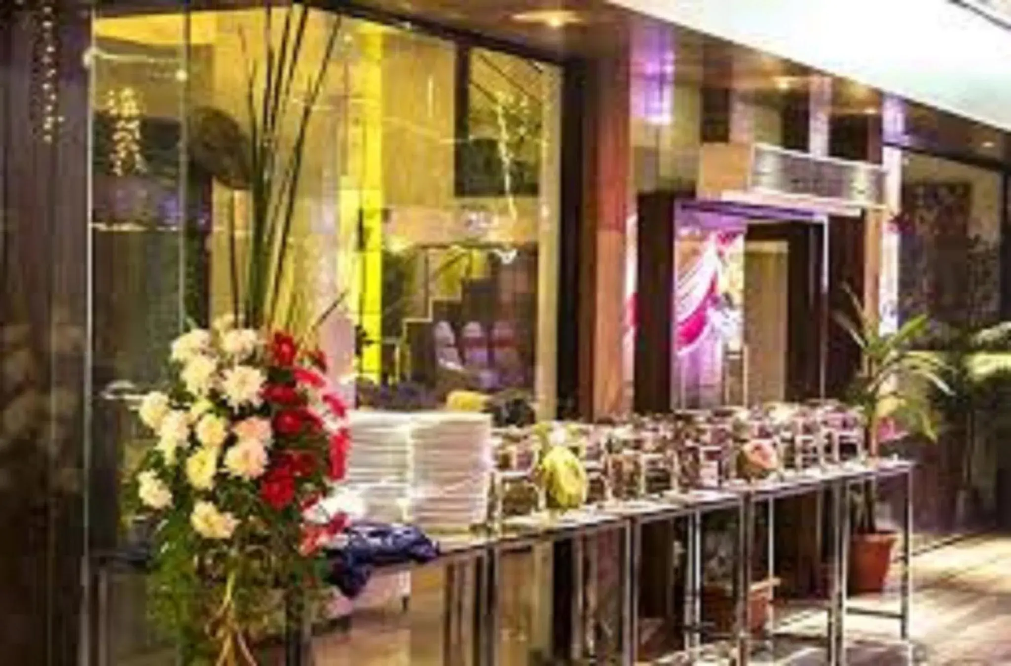 Buffet breakfast in Yogi Metropolitan Buffet breakfast in Yogi Metropolitan