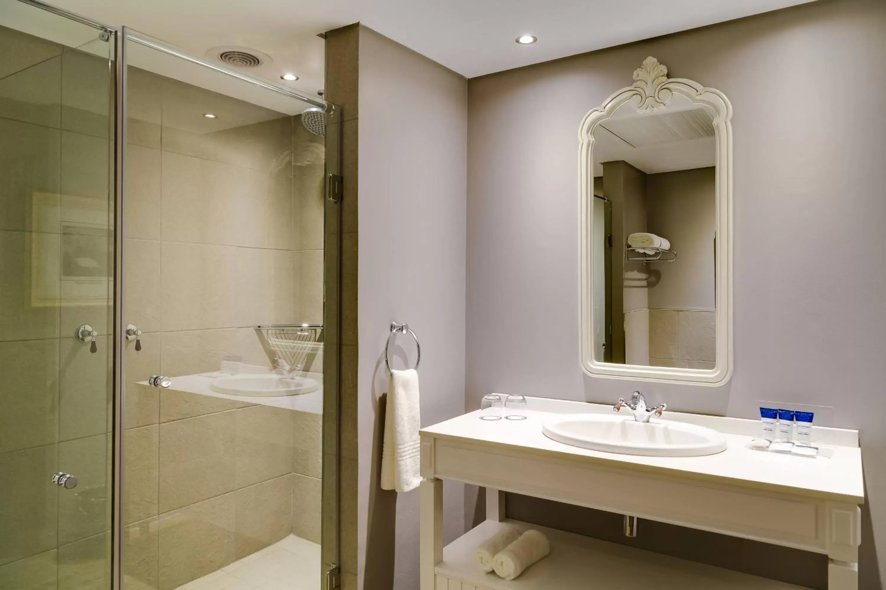 Bathroom in Protea Hotel by Marriott Kimberley