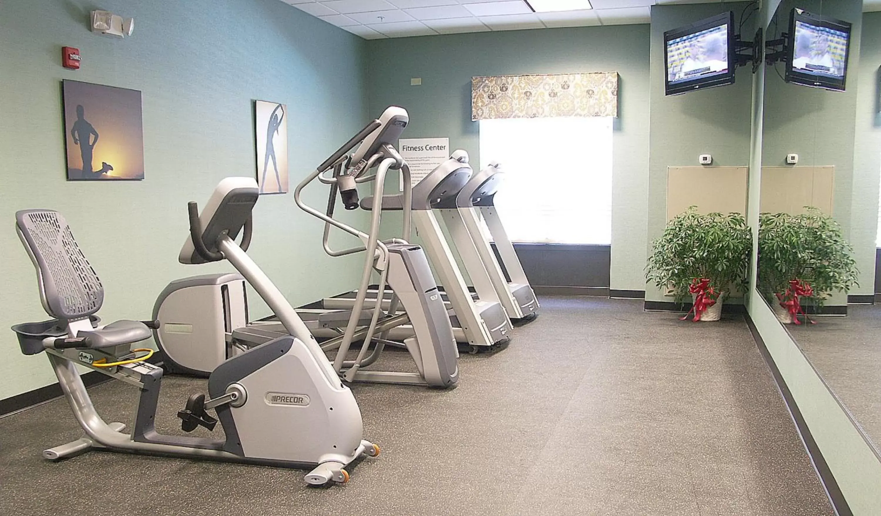 Spa and wellness centre/facilities, Fitness Center/Facilities in Holiday Inn Express & Suites - Cleveland Northwest, an IHG Hotel