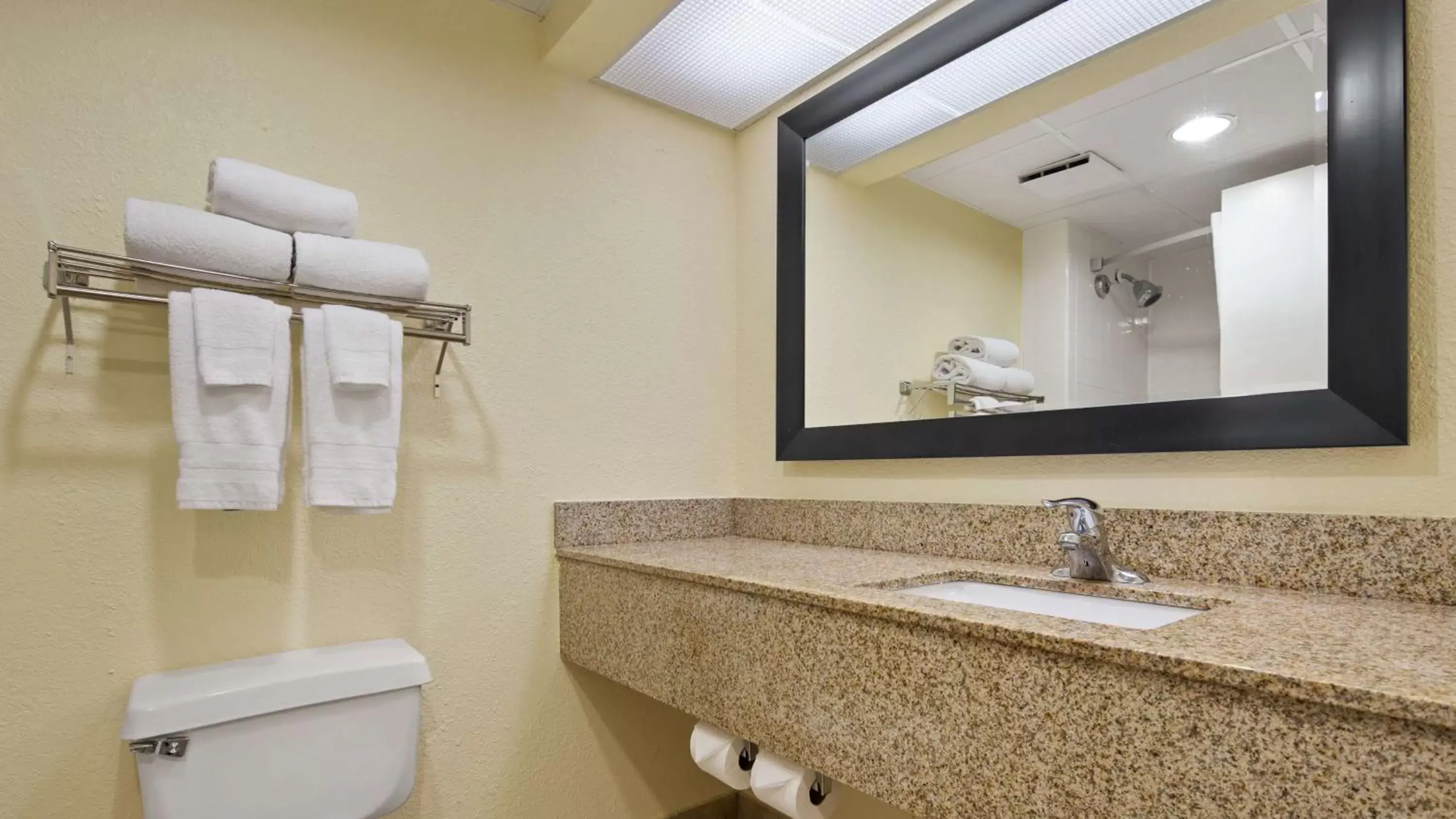 Bathroom in Best Western Gateway To The Keys - Florida City, Homestead, Everglades