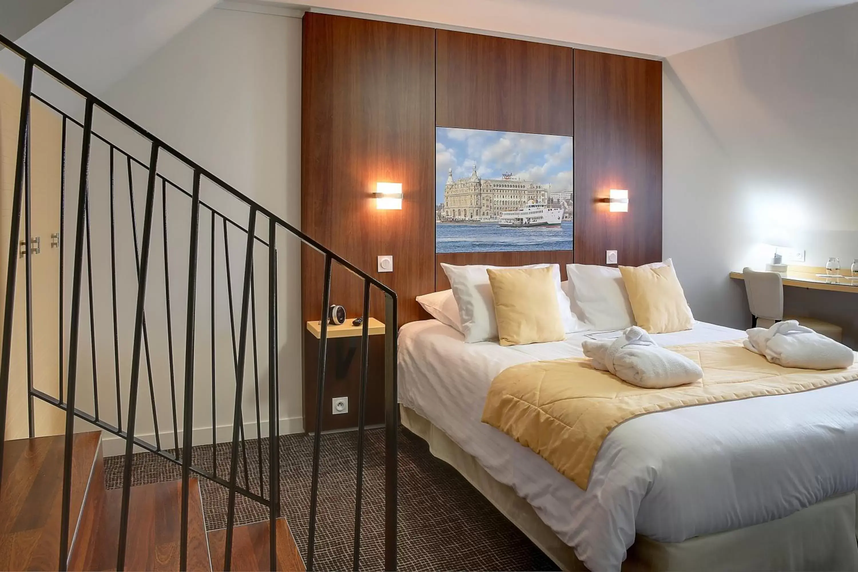 Photo of the whole room, Bed in Best Western Plus Les Terrasses de Bréhat Photo of the whole room, Bed in Best Western Plus Les Terrasses de Bréhat