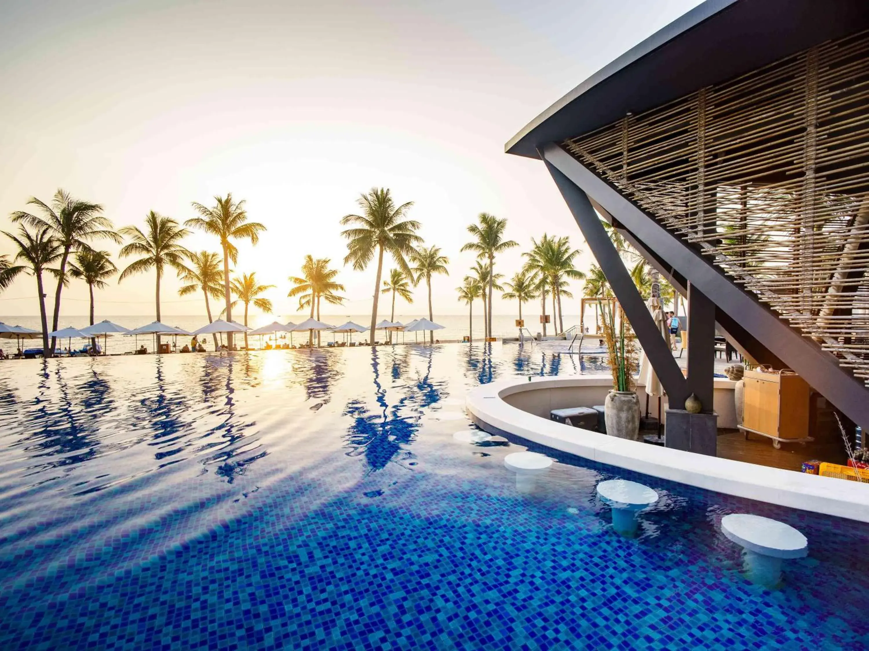 Lounge or bar, Swimming Pool in Novotel Phu Quoc Resort