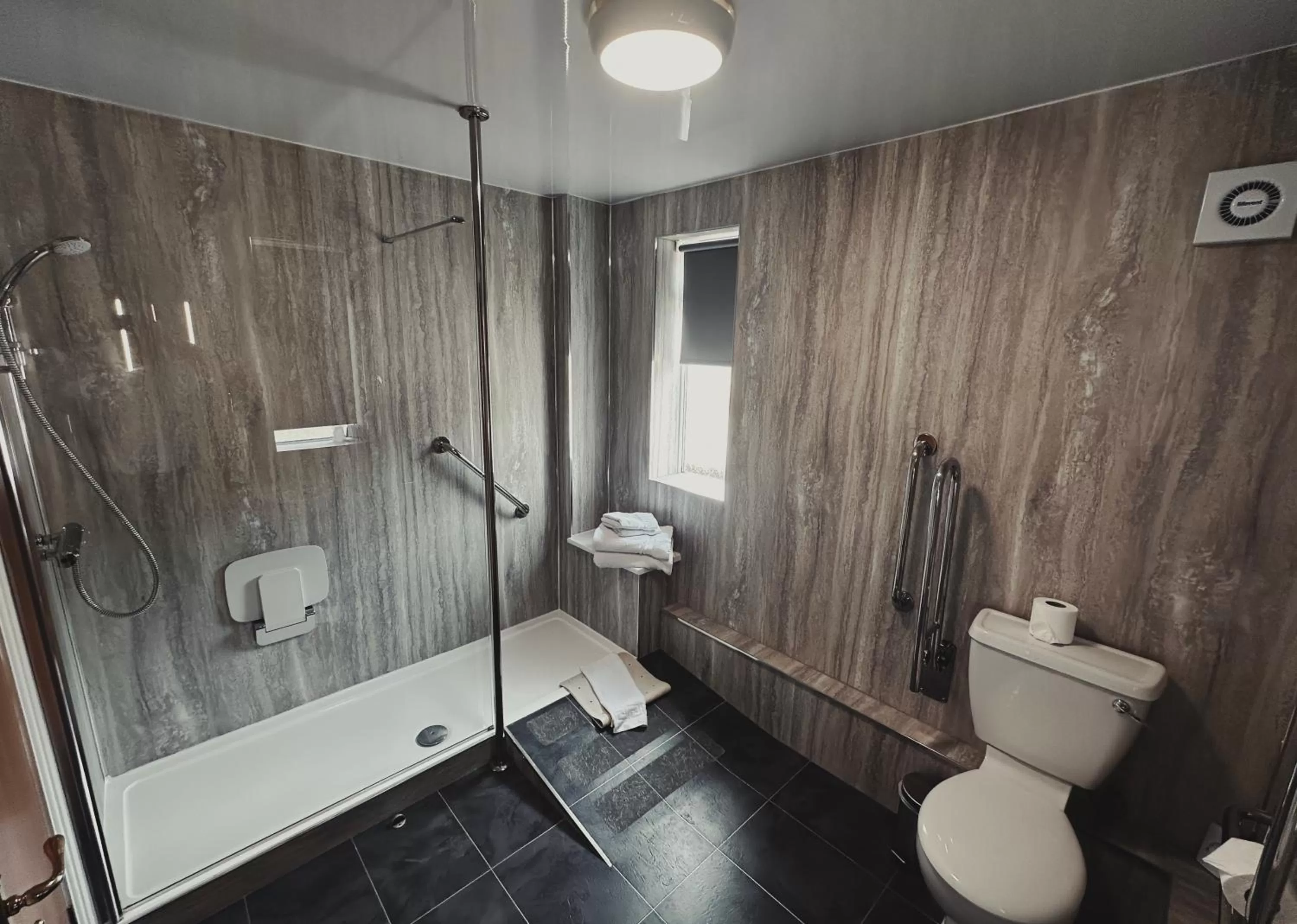 Shower in Cave Castle Hotel