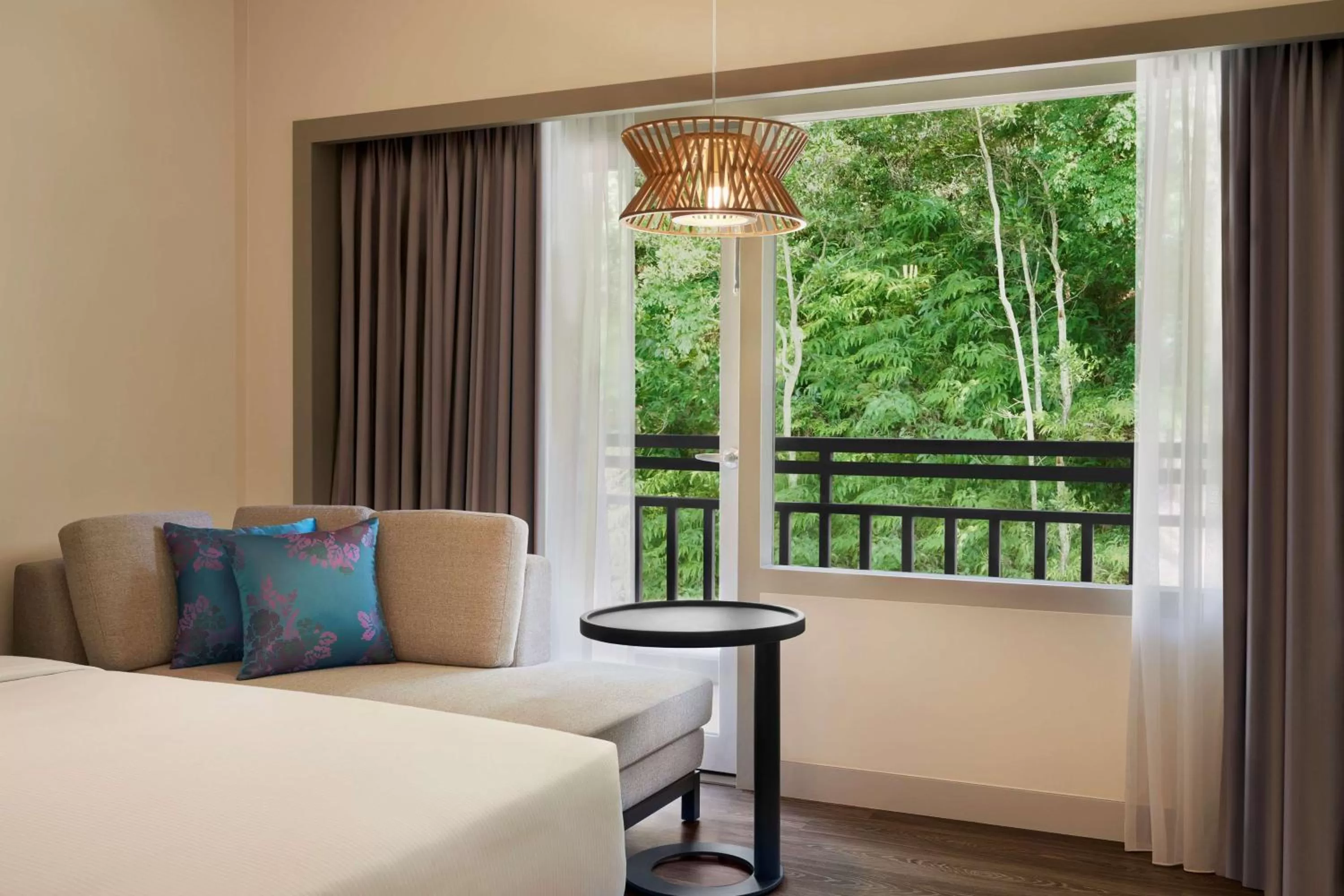 Bed in DoubleTree by Hilton Damai Laut