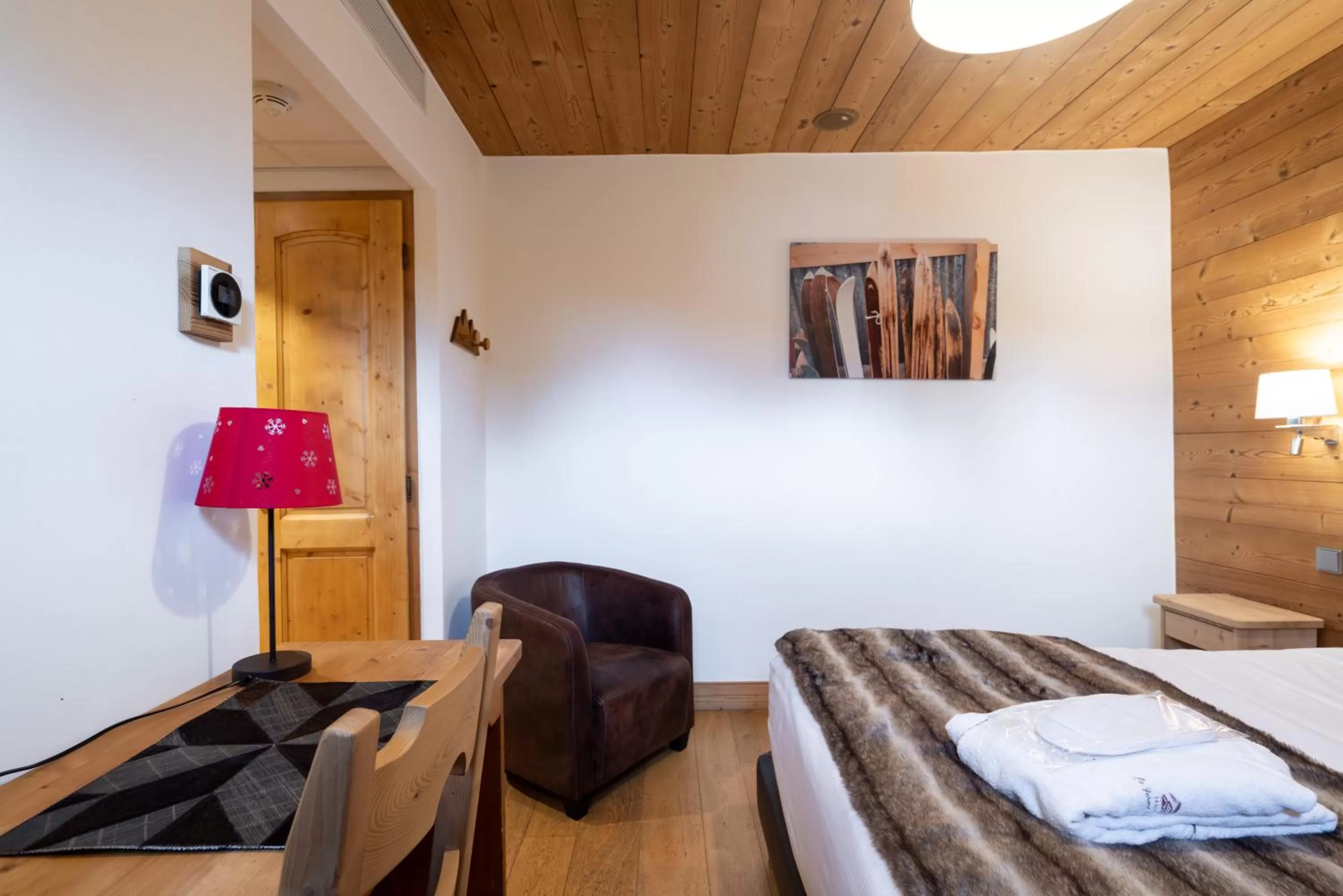 Photo of the whole room, Bed in La Ferme Du Lac