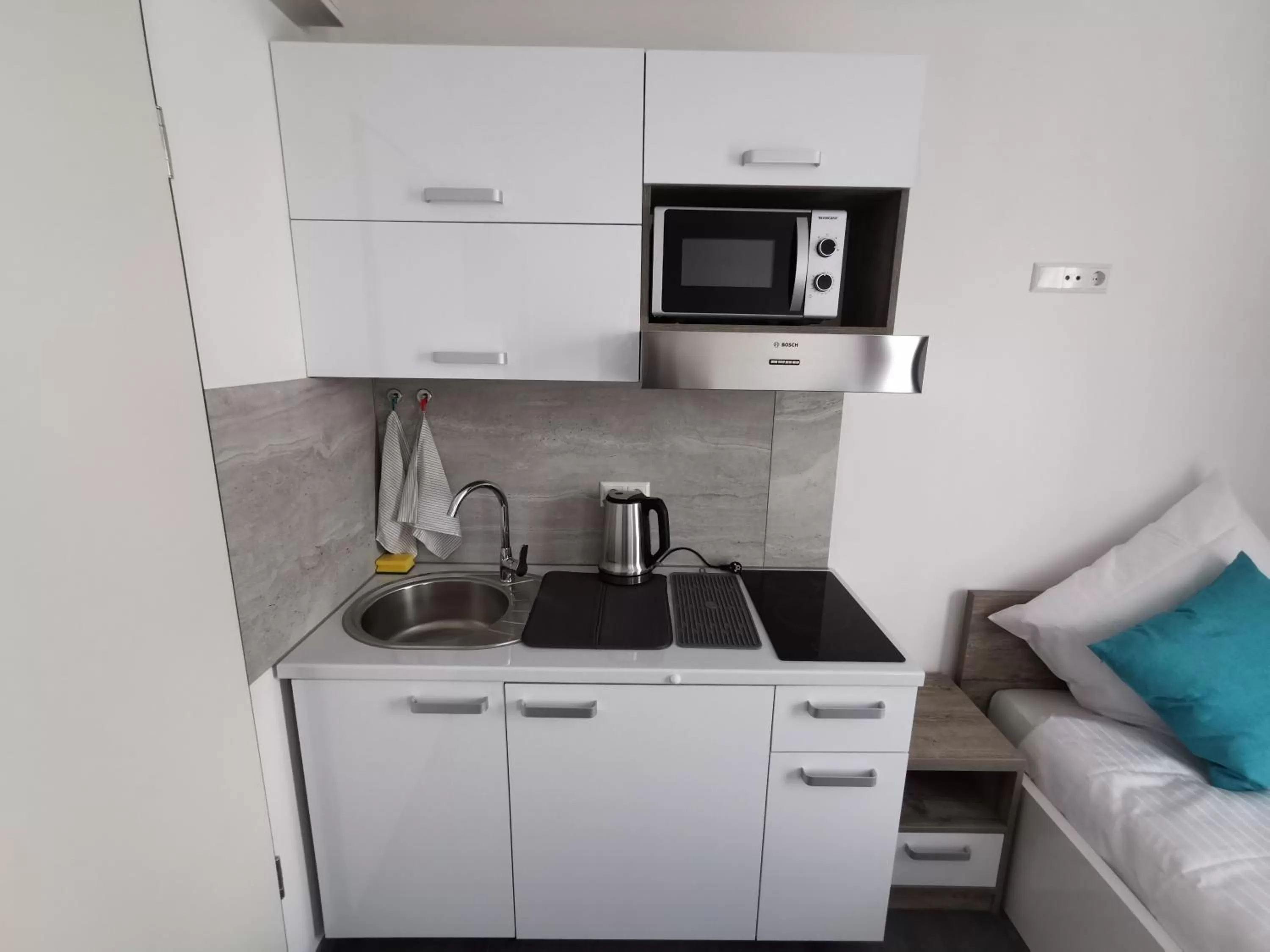 Coffee/tea facilities in HP Apartments