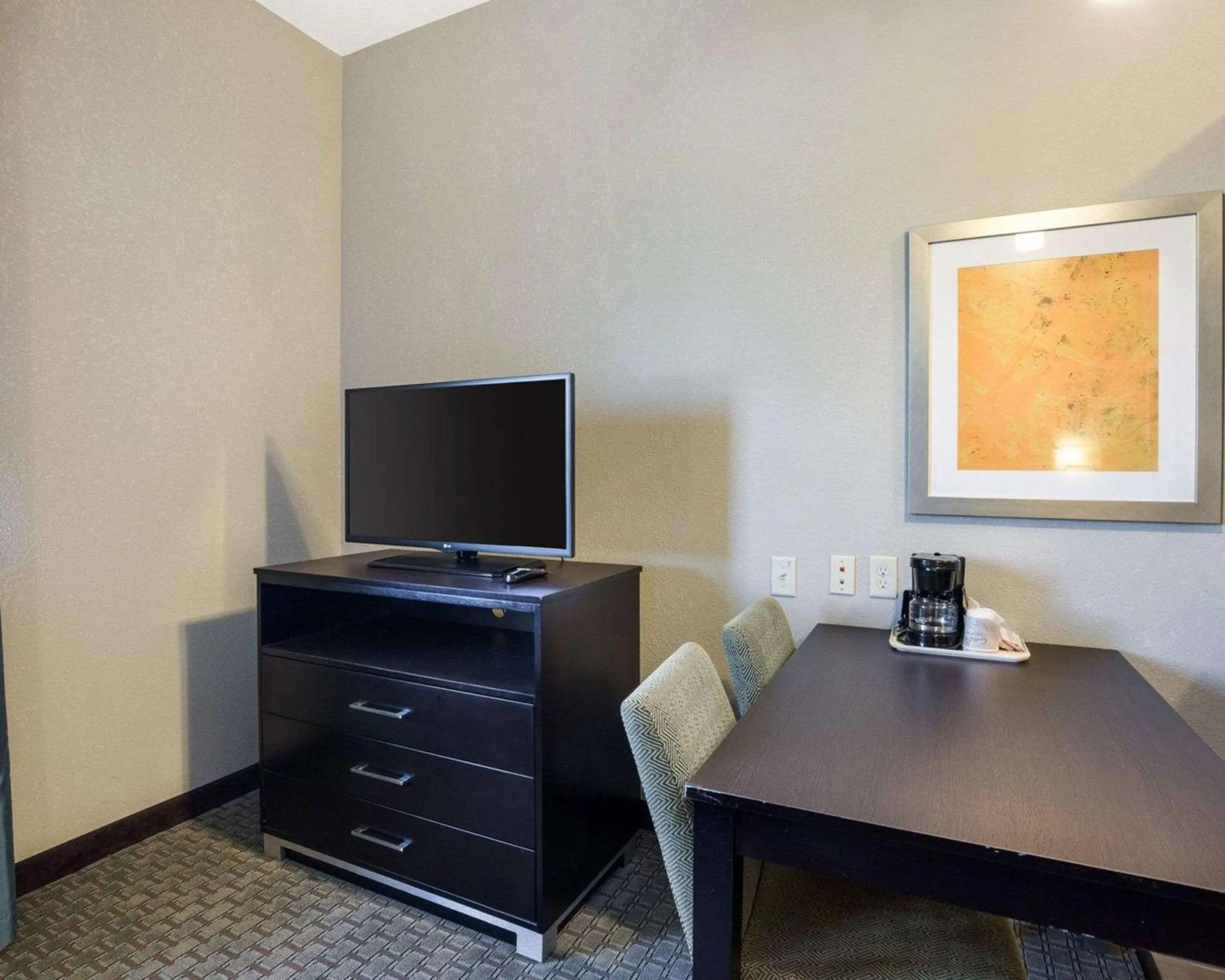 Bedroom, TV/Entertainment Center in Suburban Studios