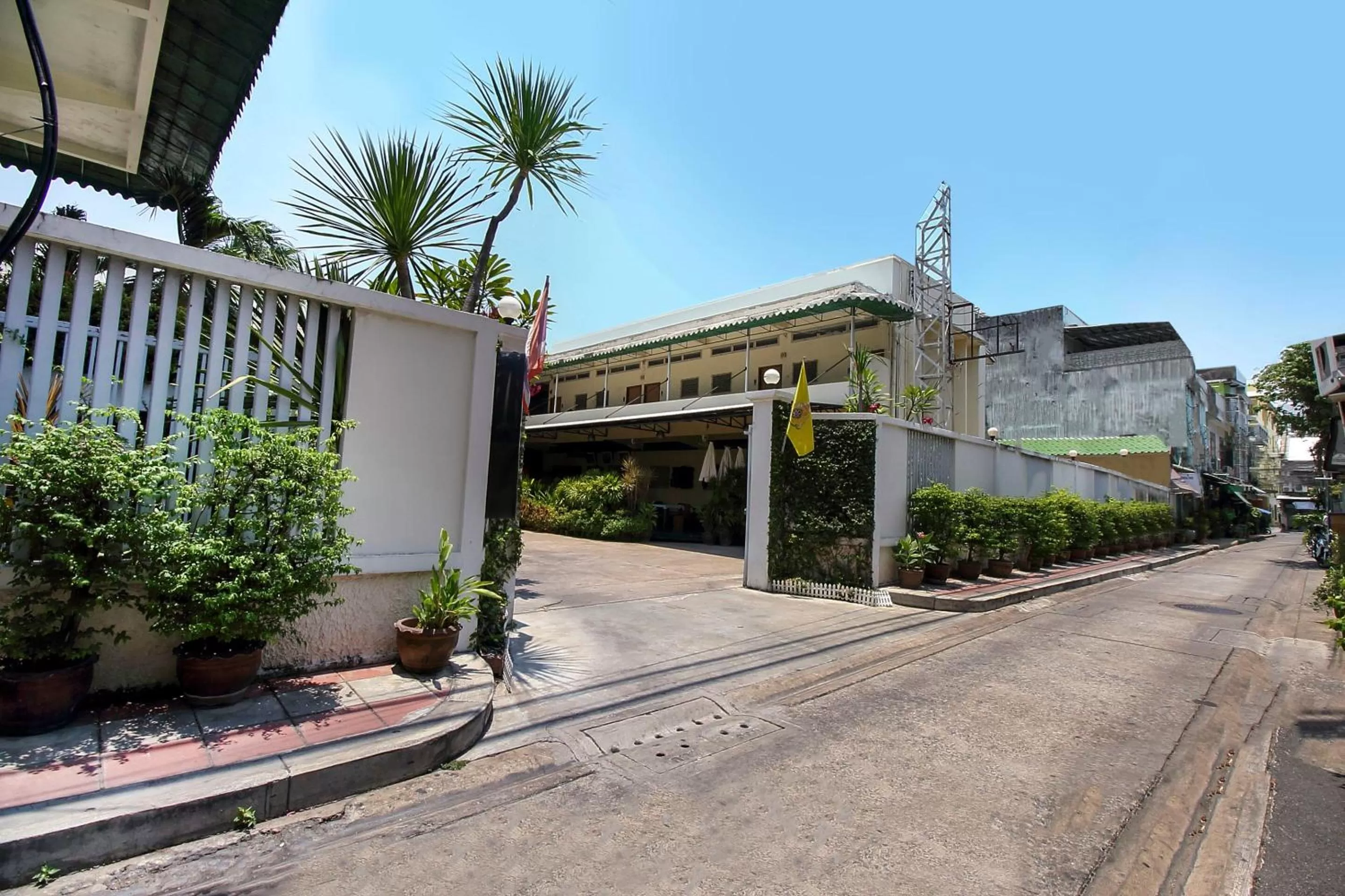 Facade/entrance in Rajata Hotel