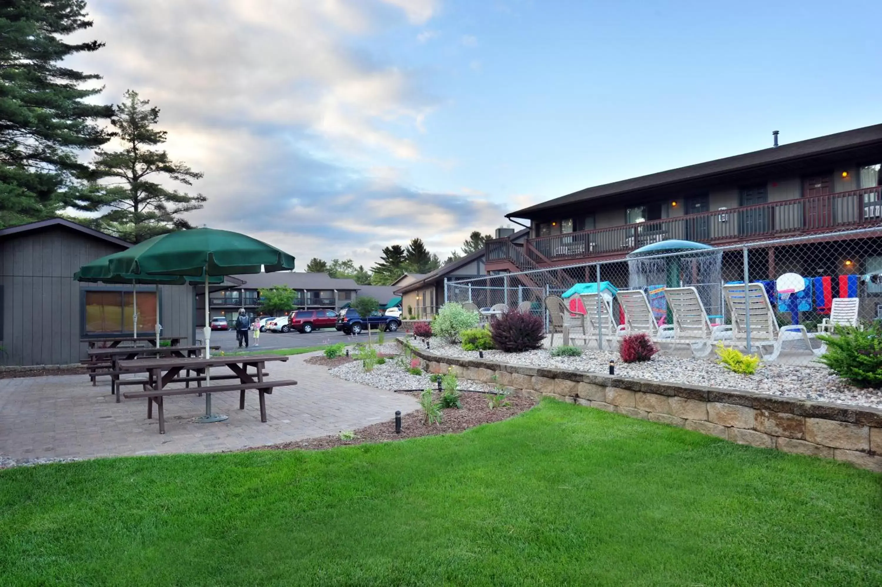 young children in Sunset Bay Resort & Suites young children in Sunset Bay Resort & Suites