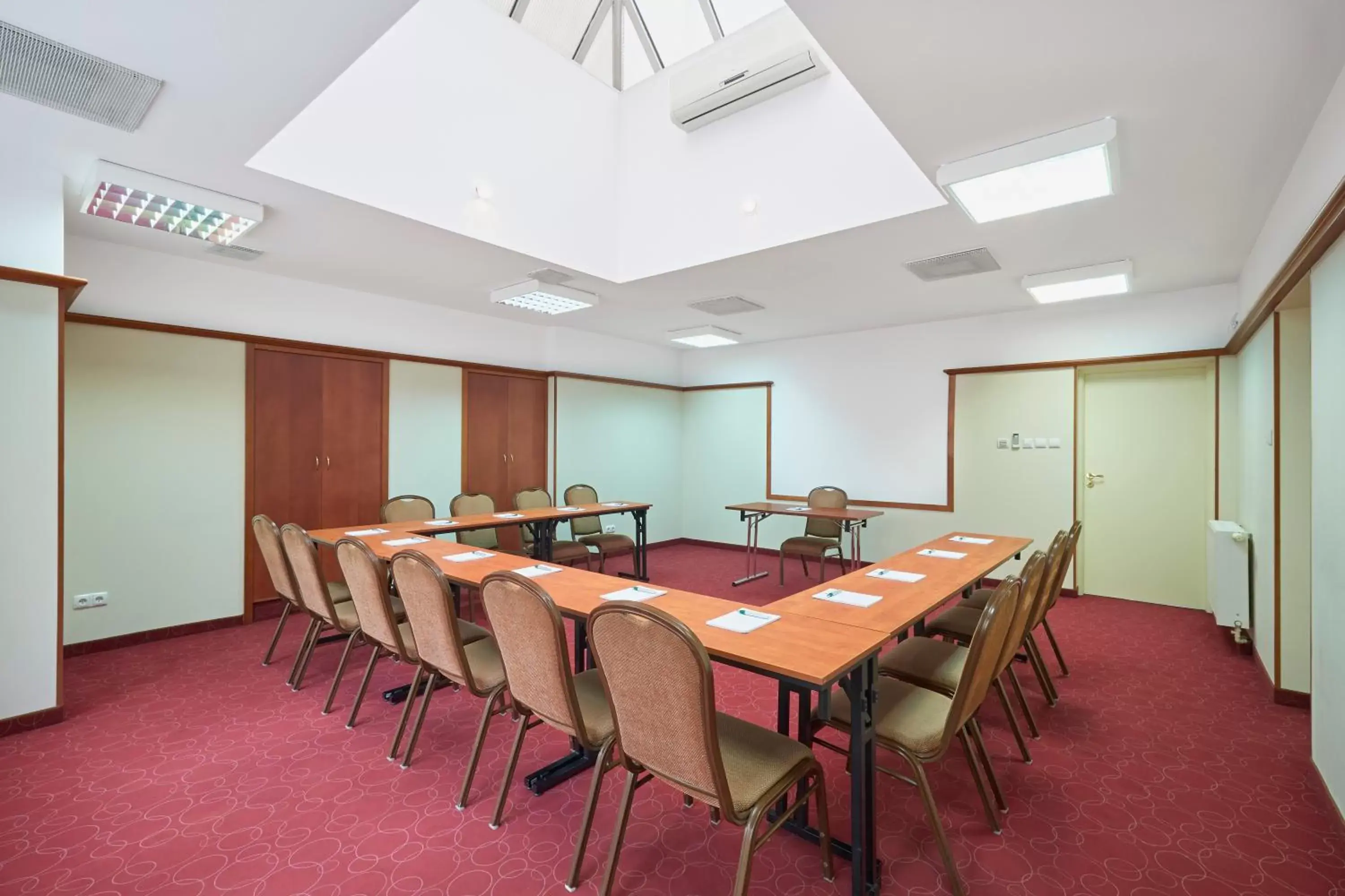 Business facilities in Hotel Hetman