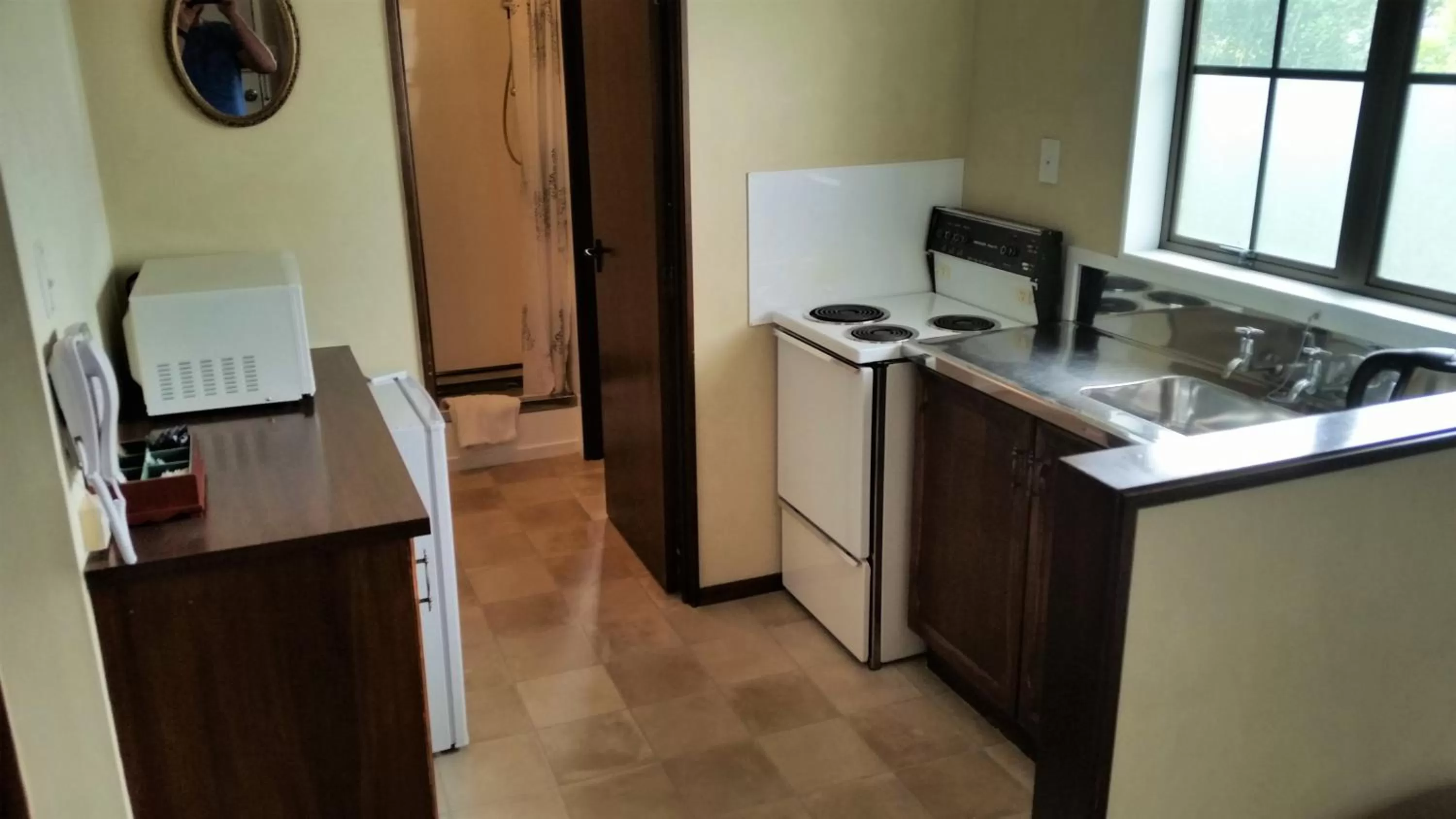 Kitchen or kitchenette in Stonehaven Motel