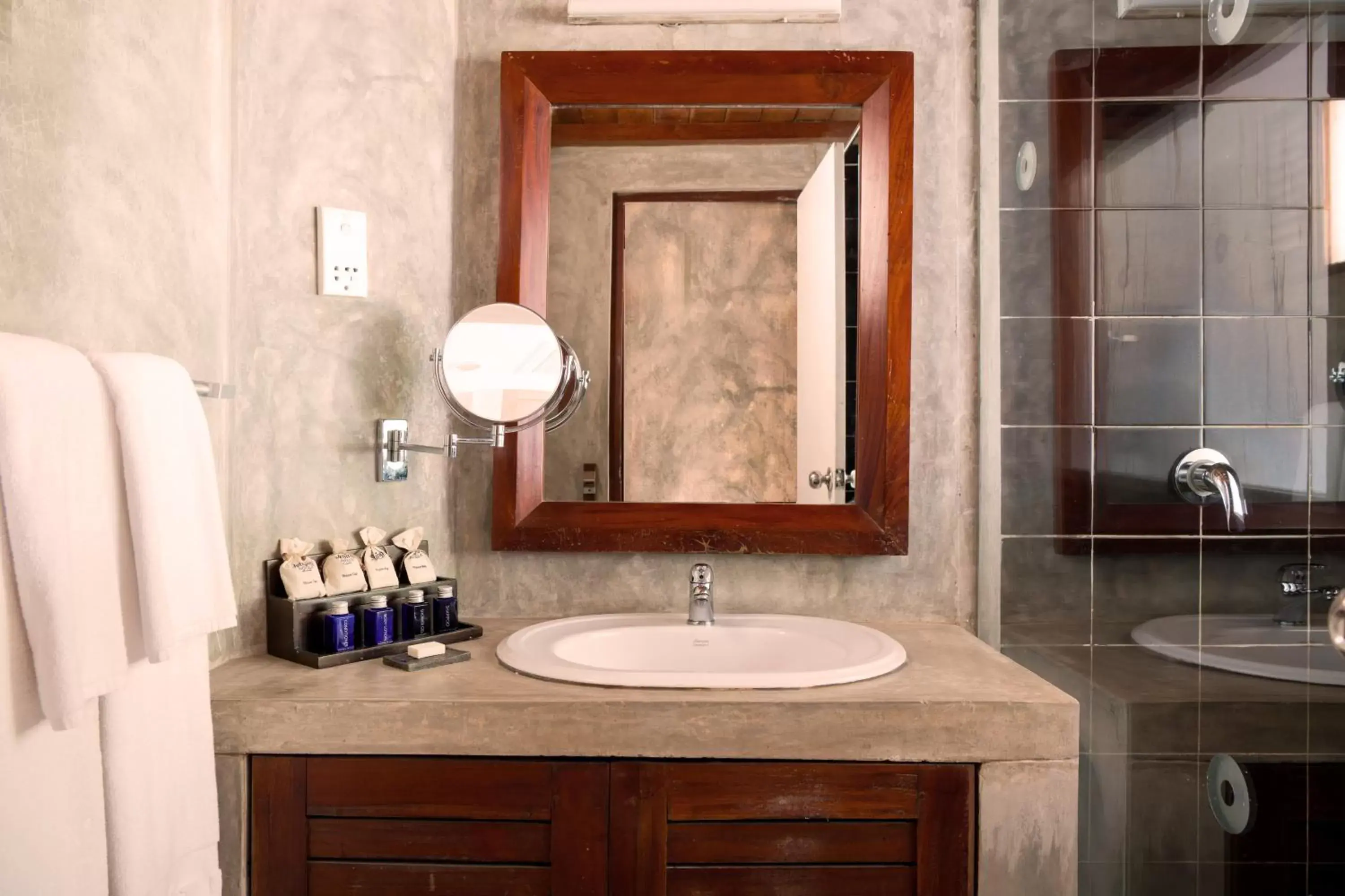 Standard Twin Room with Sea View - 15% off on Spa and at Black Coral & Center Point restaurants in Jetwing Sea Standard Twin Room with Sea View - 15% off on Spa and at Black Coral & Center Point restaurants in Jetwing Sea