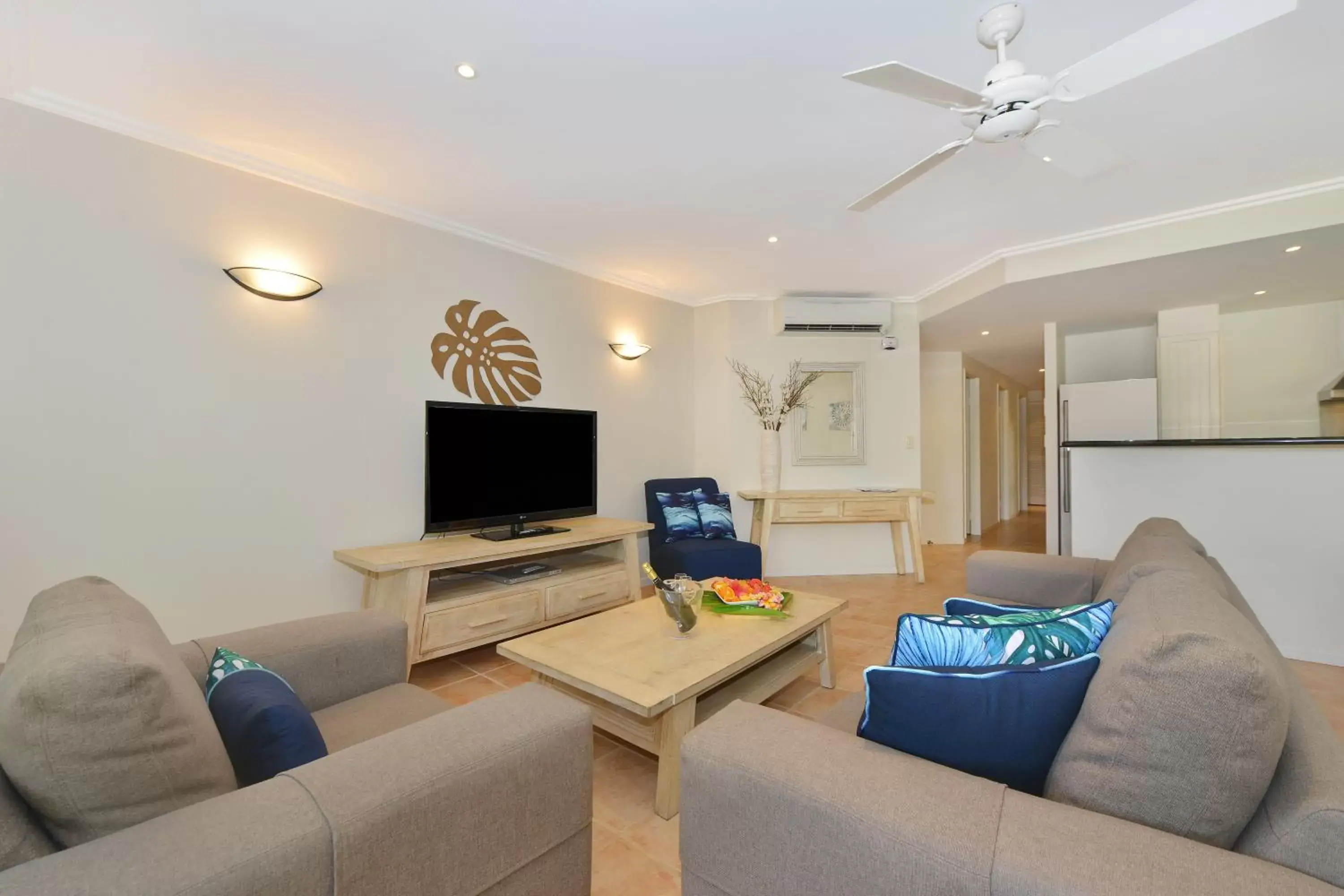 TV and multimedia, Seating Area in Cayman Villas Port Douglas