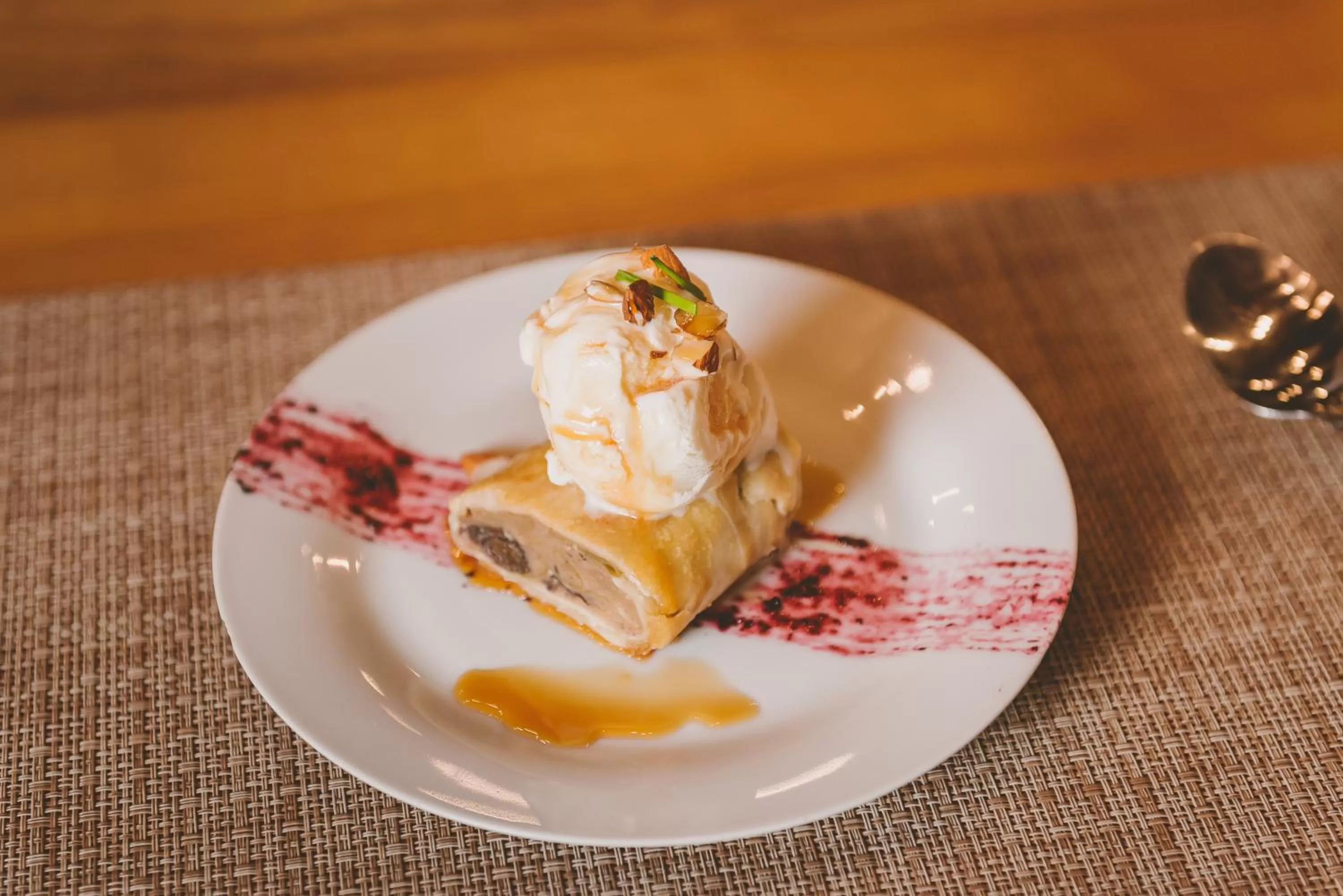 Restaurant/places to eat in Bemar Carmelo Hotel