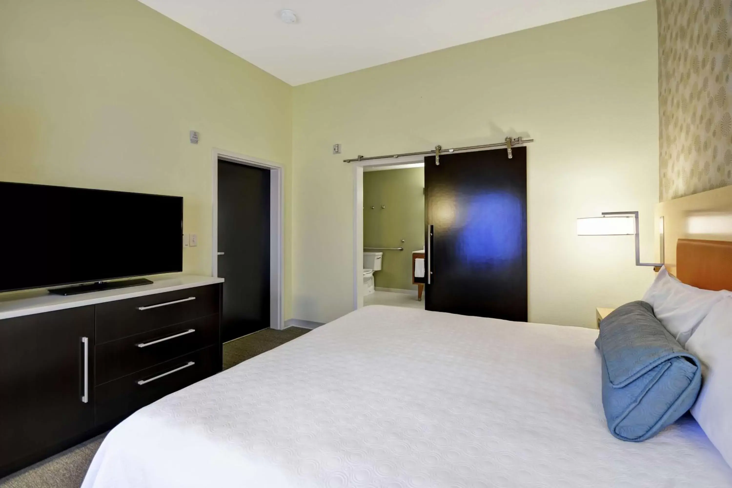 Bedroom, Bed in Home2 Suites by Hilton Little Rock West