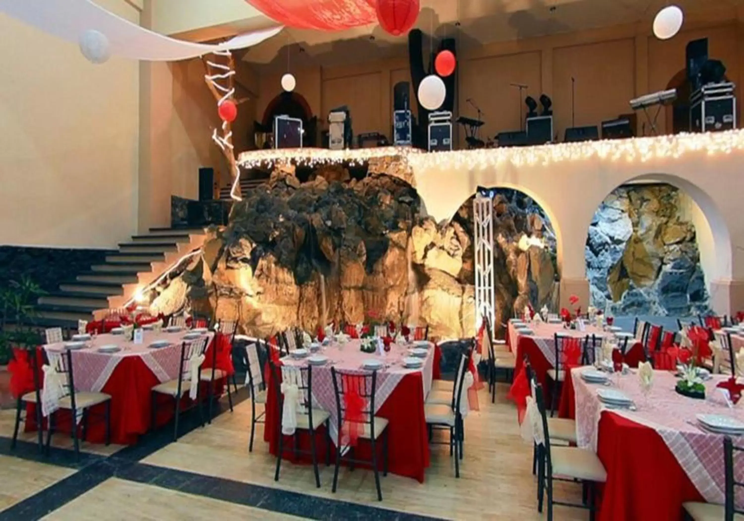 Banquet/Function facilities, Restaurant/Places to Eat in Mision Xalapa Plaza de las Convenciones