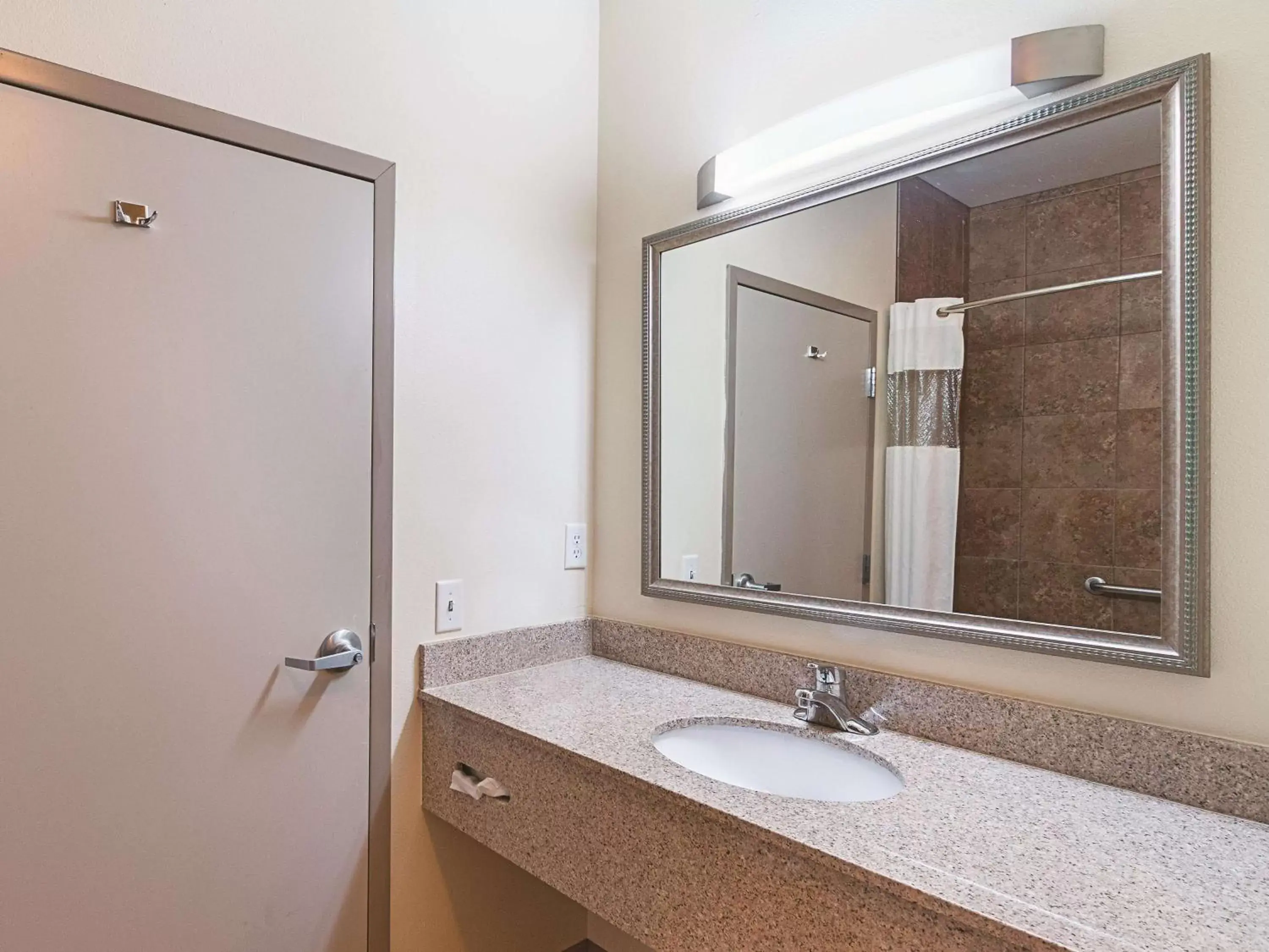 Photo of the whole room, Bathroom in La Quinta by Wyndham Glen Rose