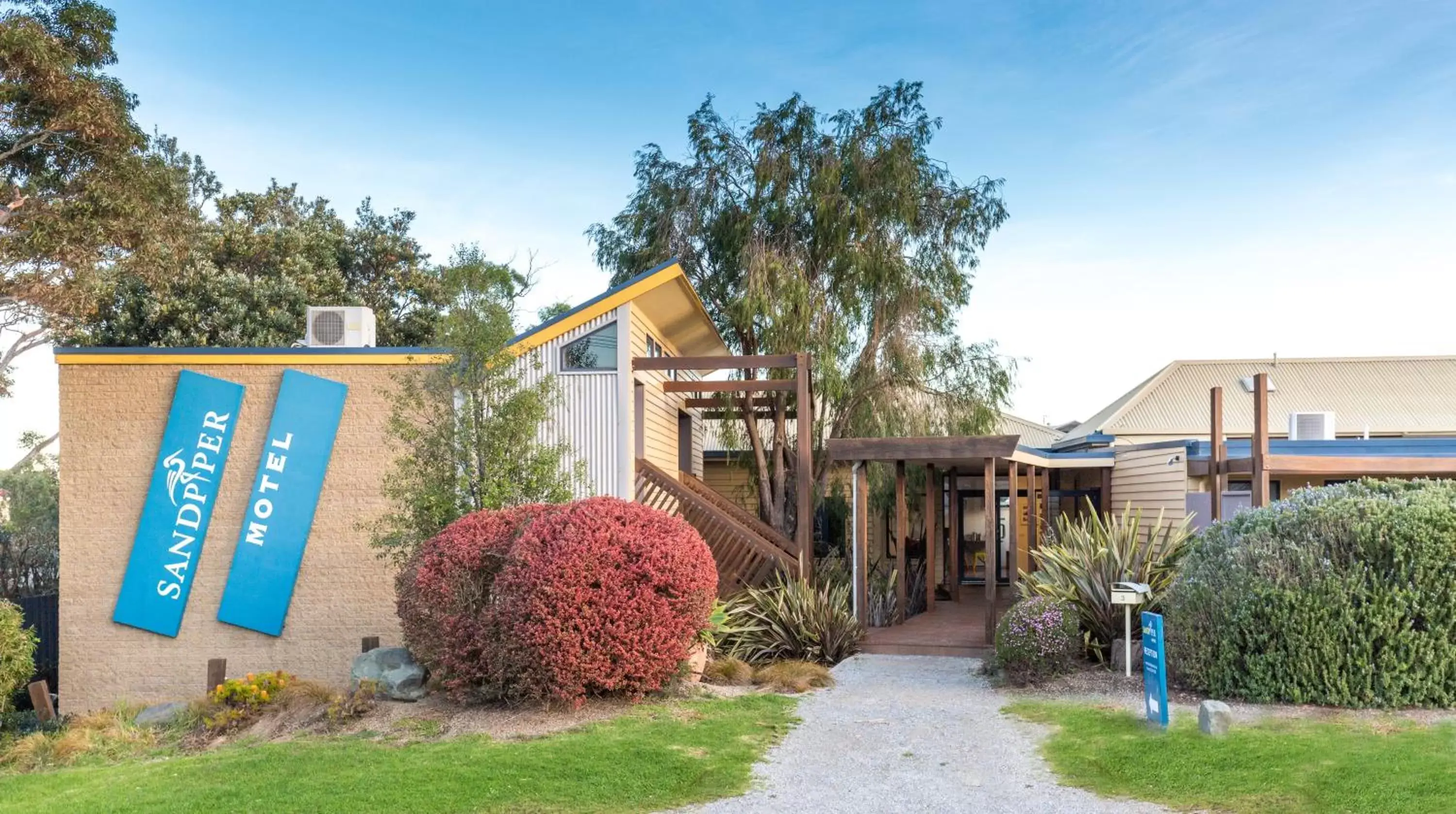 Facade/entrance, Property Building in Sandpiper Motel Apollo Bay