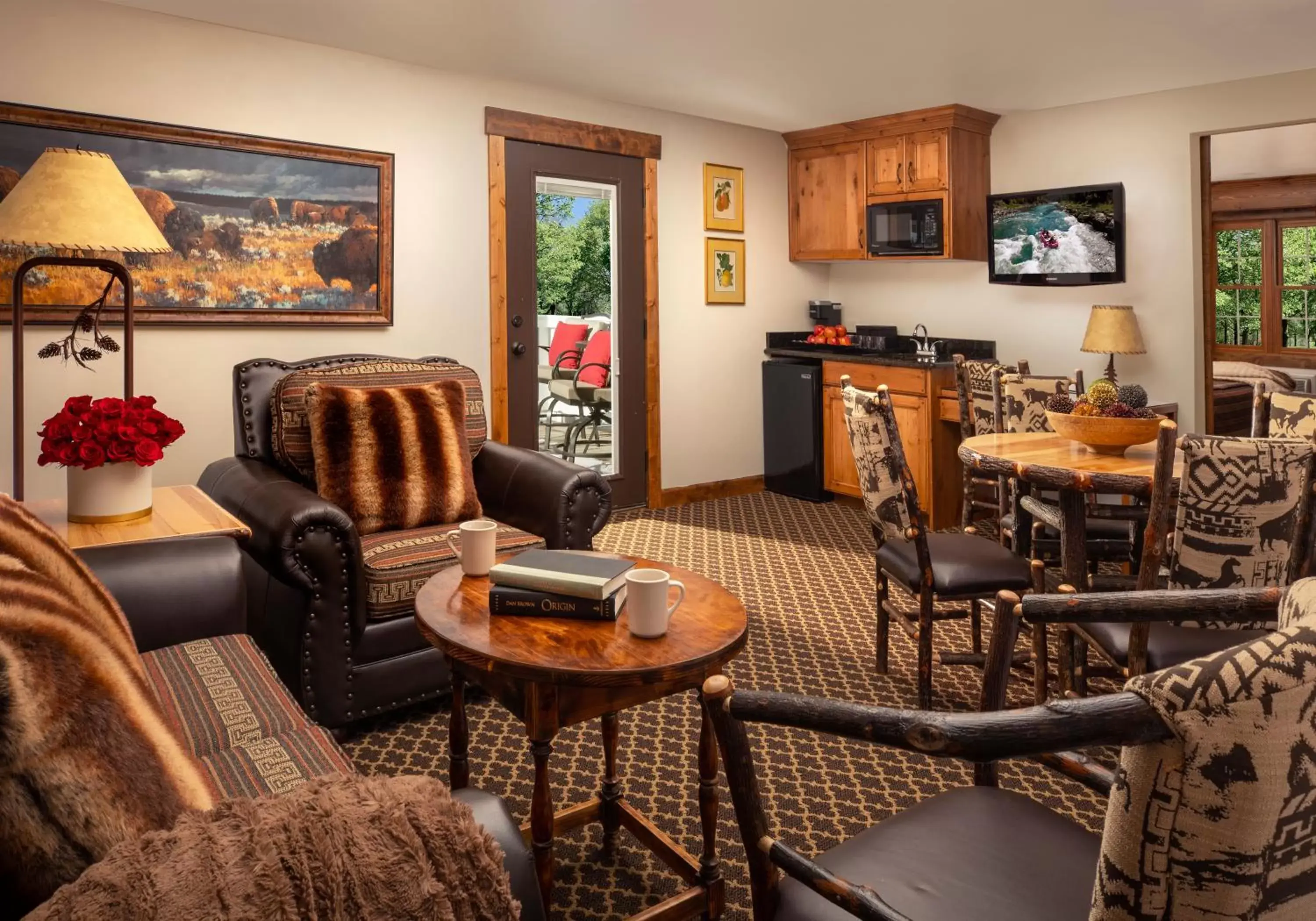 Living room in Parkway Inn of Jackson Hole