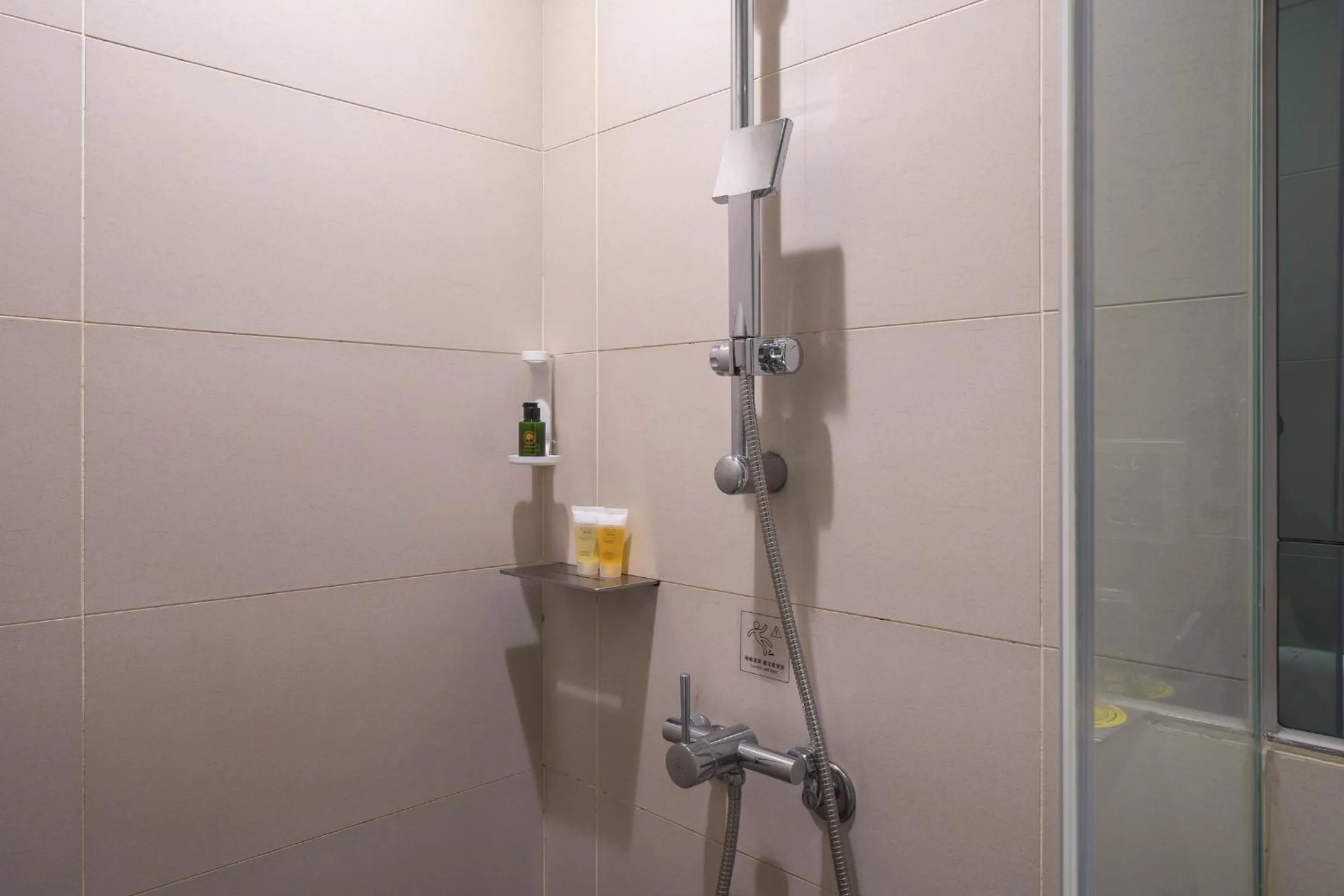 Shower in CHECK inn Taipei Xinyi