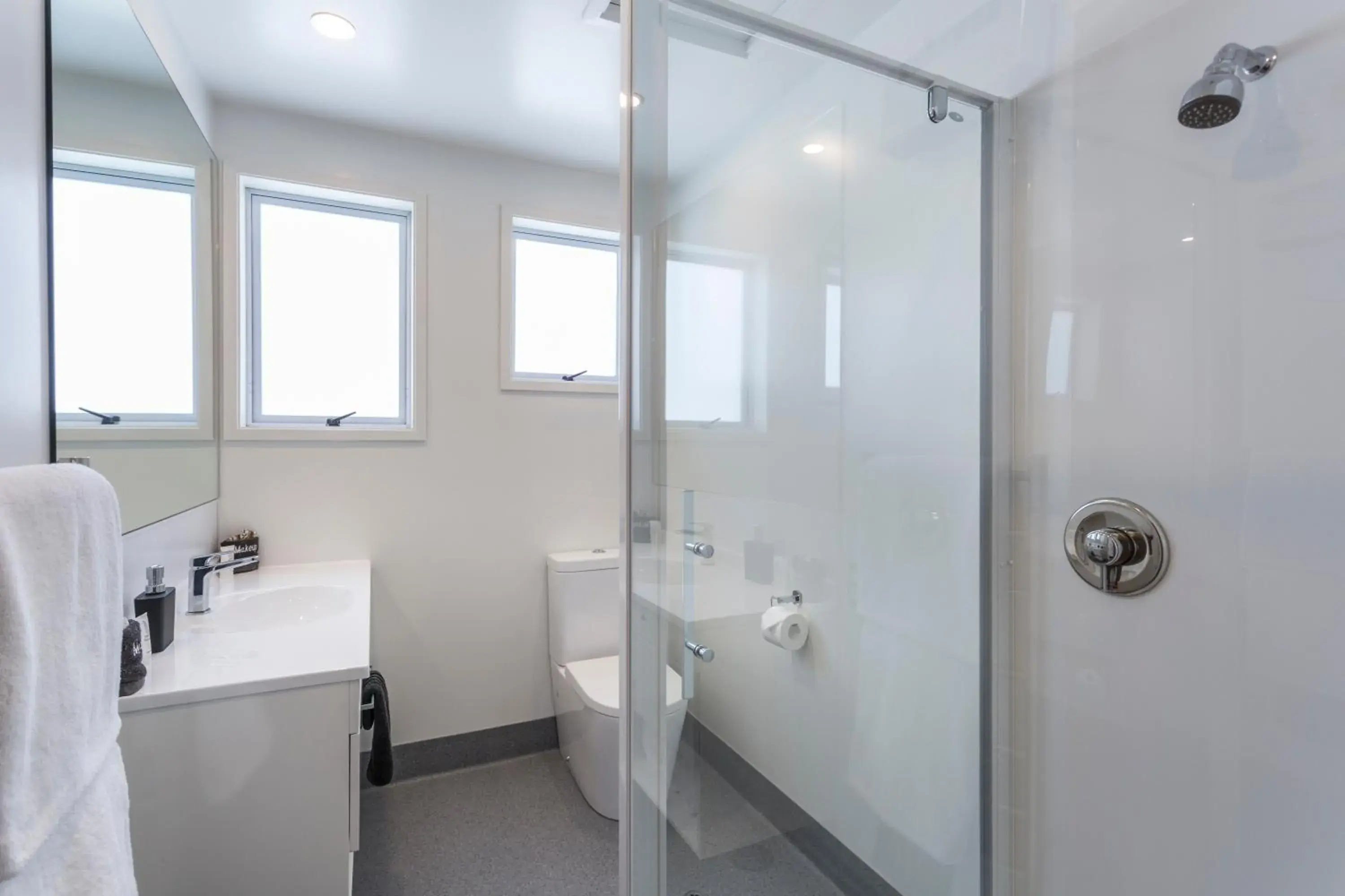 Bathroom in Dunedin Motel and Villas