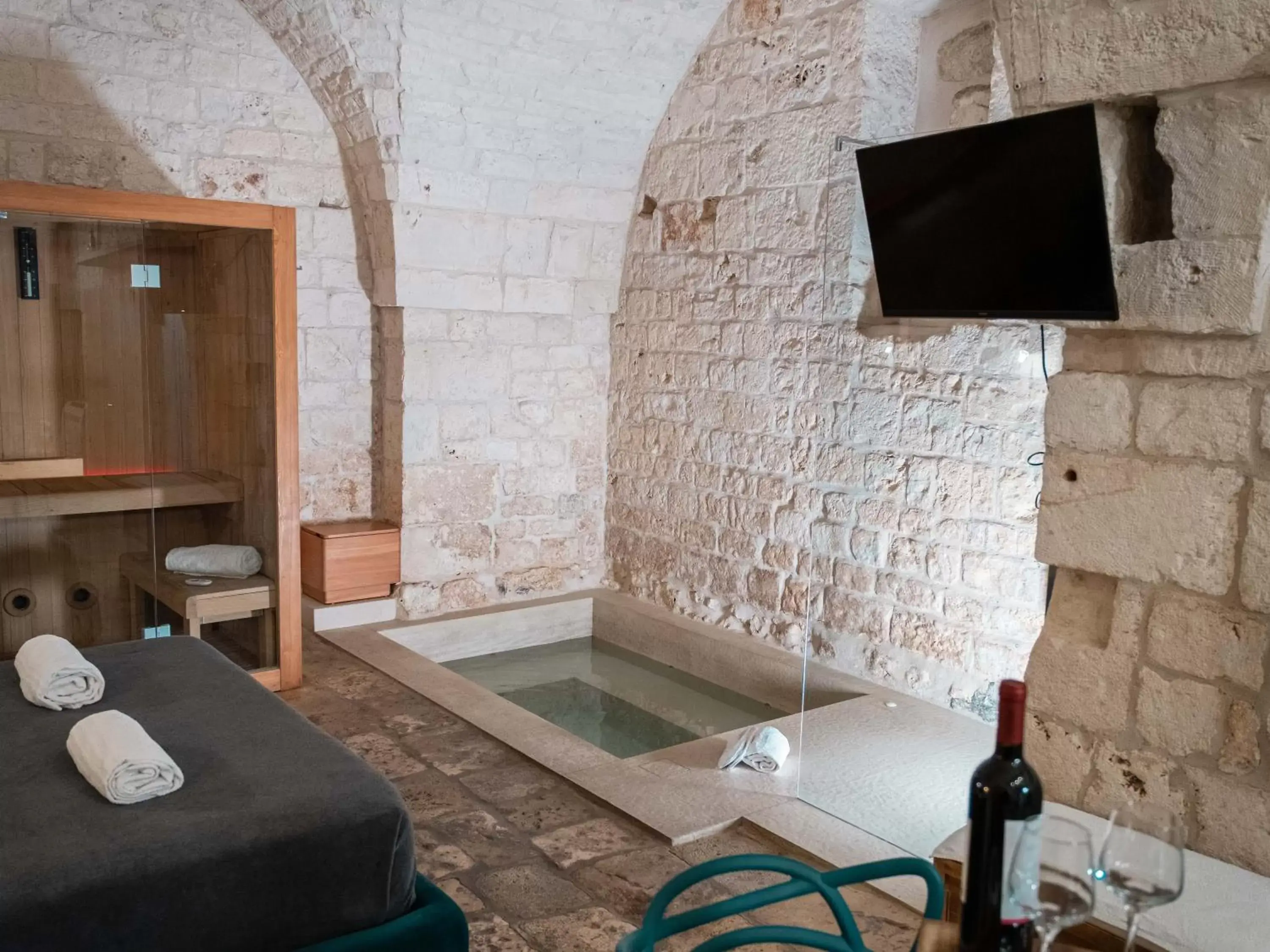 Swimming pool, TV/Entertainment Center in Dama Bianca Boutique Hotel Ostuni