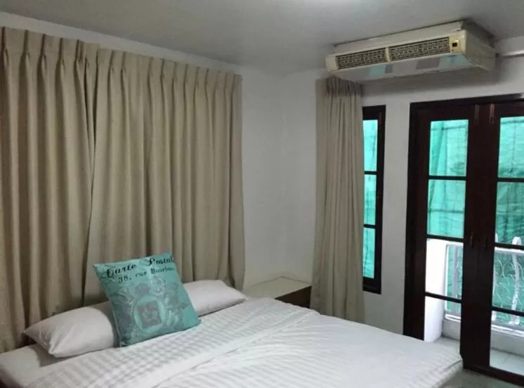 Bed in Oriental Smile Hotel