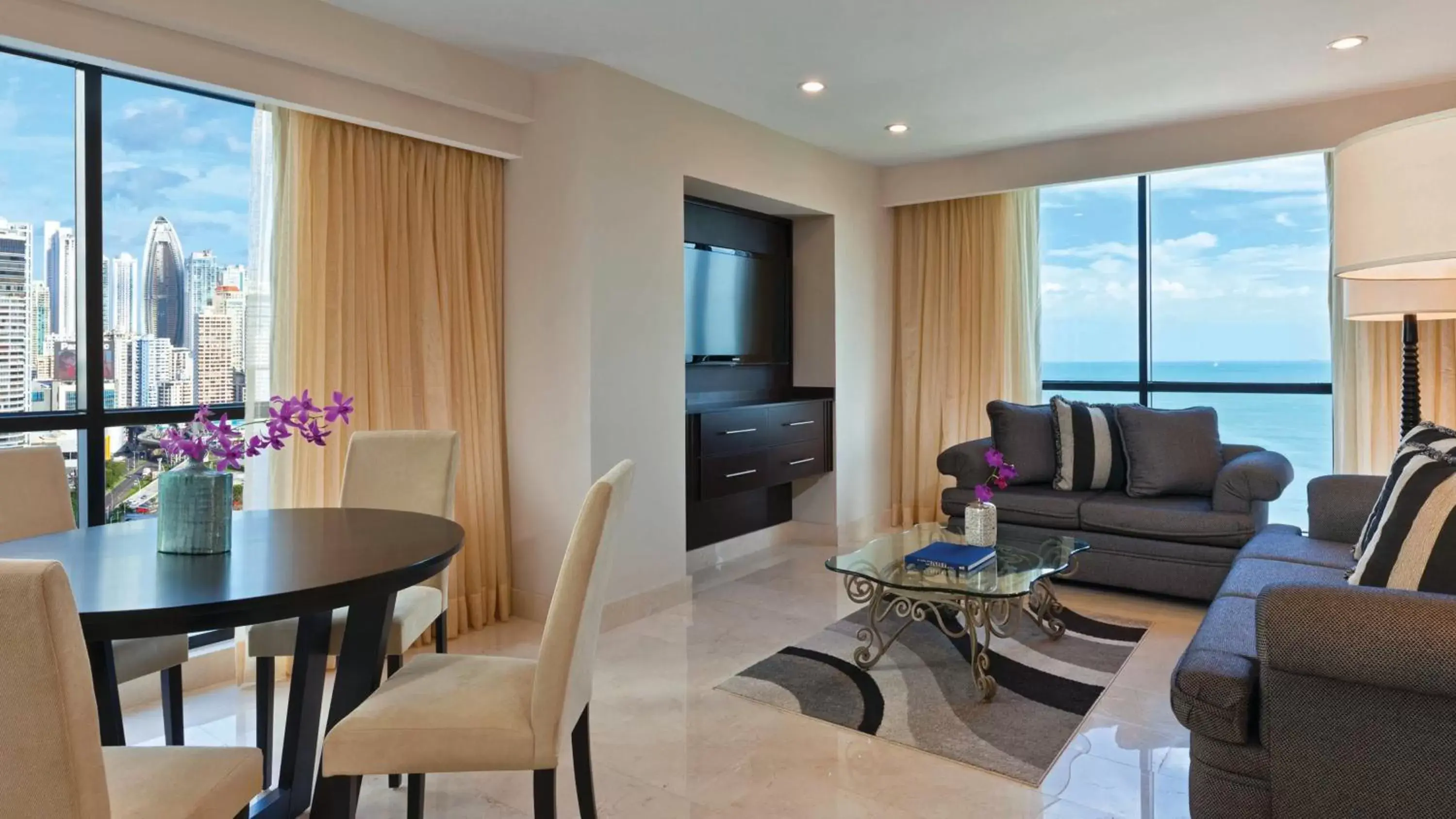 Bedroom, Seating Area in Intercontinental Miramar Panama, an IHG Hotel