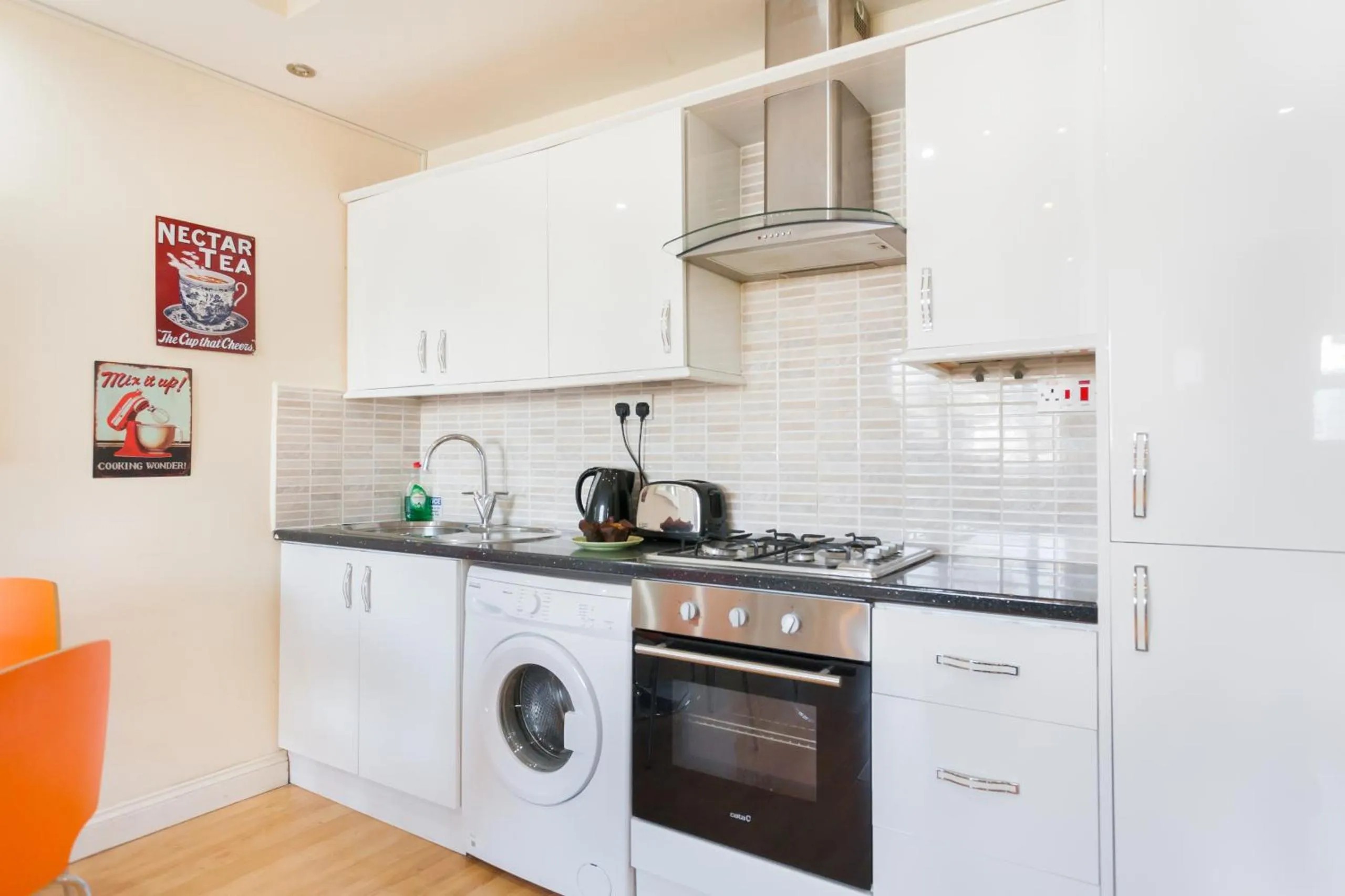 Kitchen or kitchenette, Kitchen/Kitchenette in Kings Cross Apartment