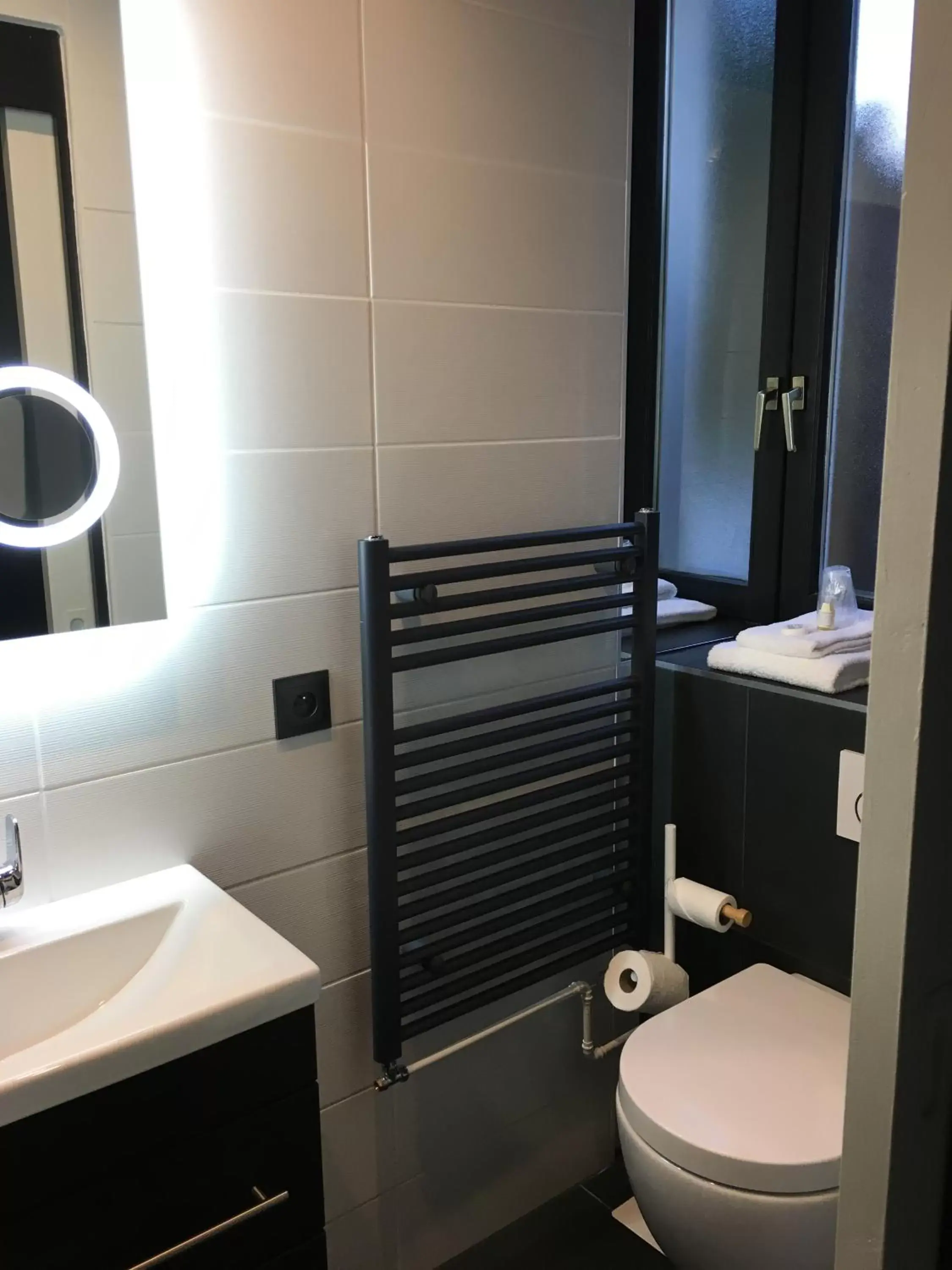 Toilet, Bathroom in Hotel Restaurant au Floridor