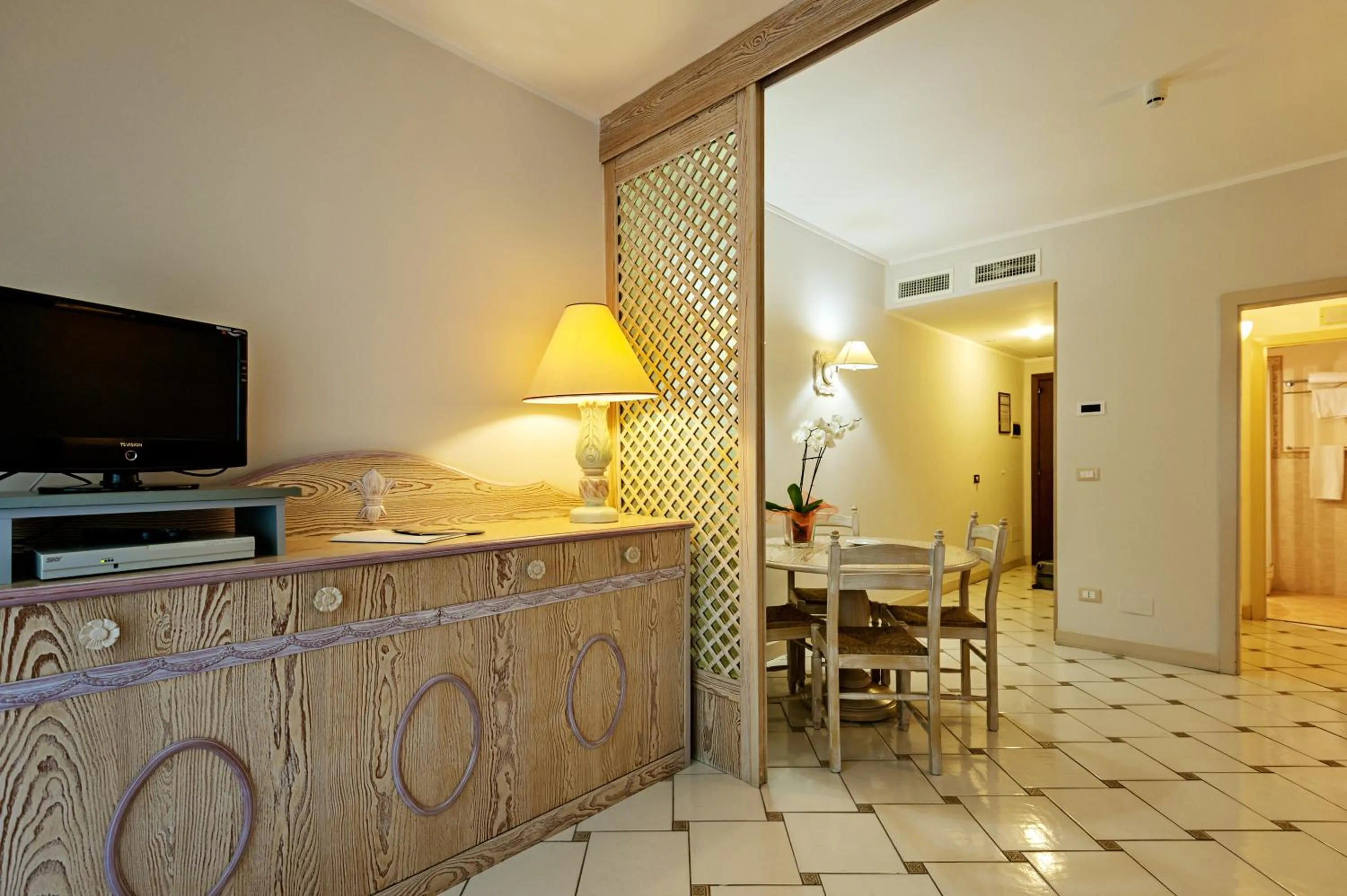 TV and multimedia in Golf Hotel Punta Ala