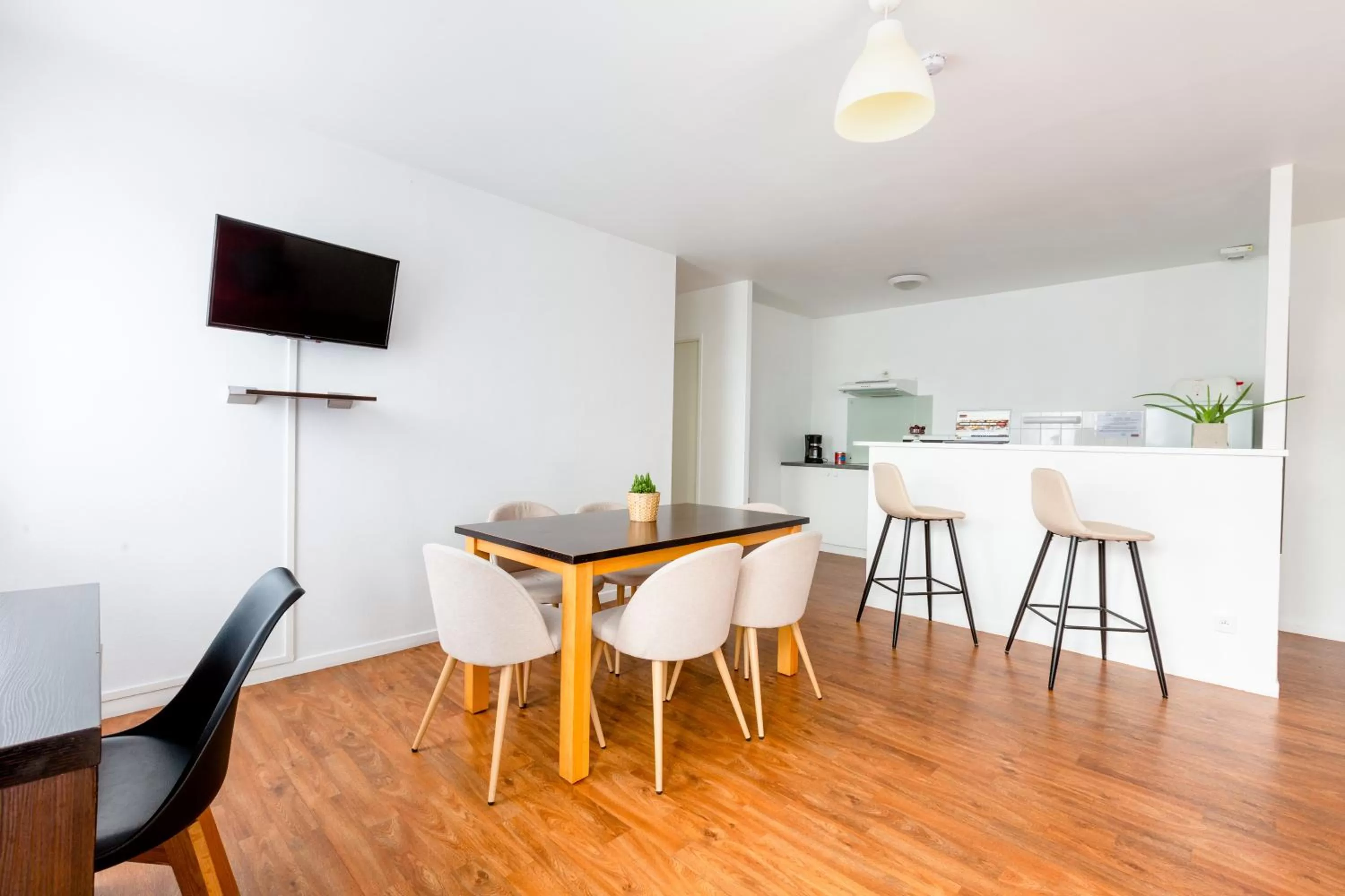 TV and multimedia in Cerise Nantes Atlantis