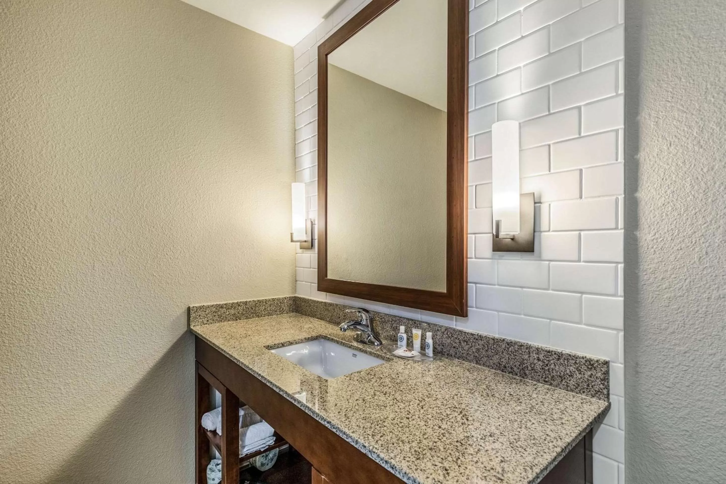 Photo of the whole room in Comfort Suites