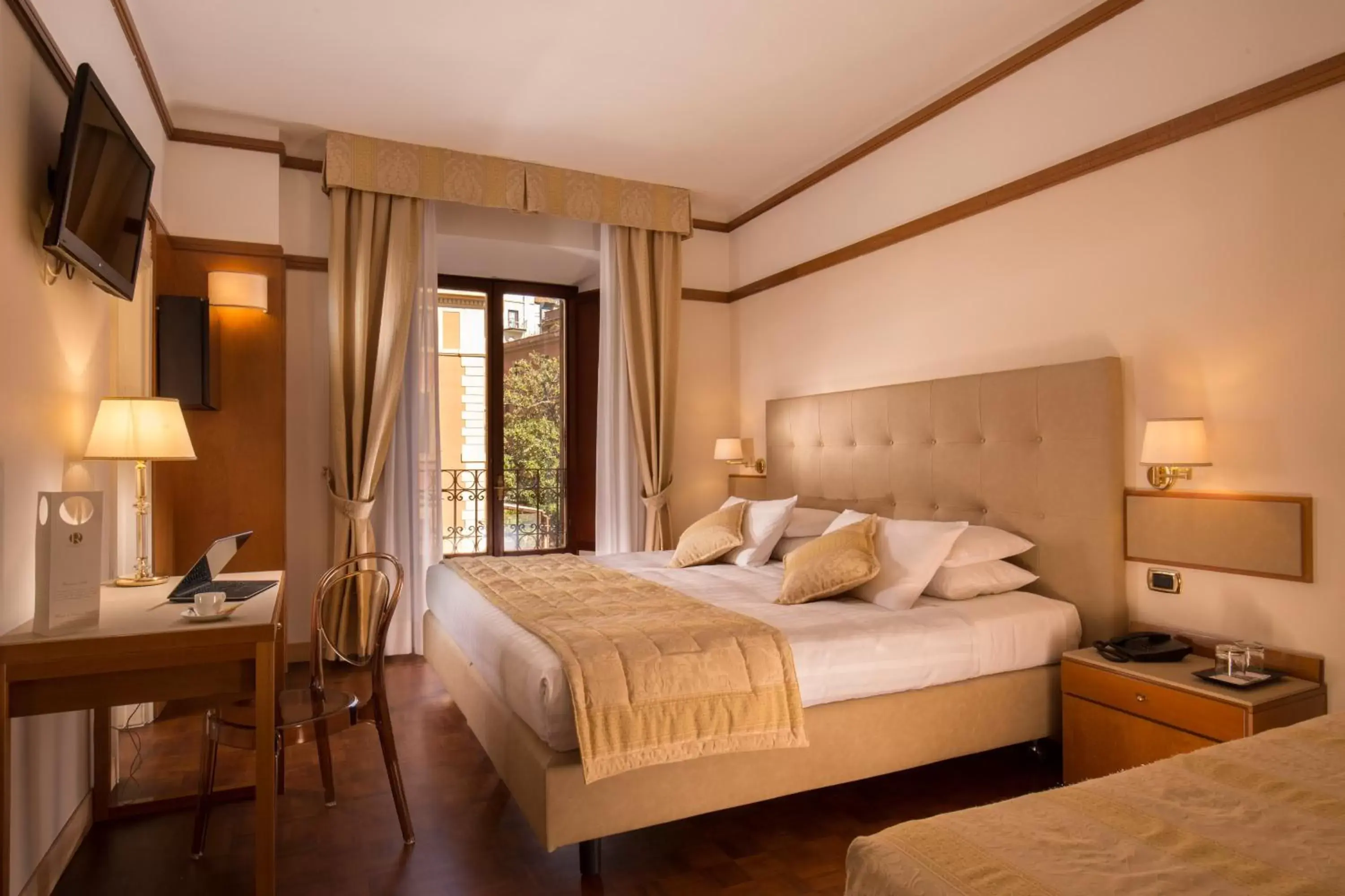 Photo of the whole room, Bed in La Residenza