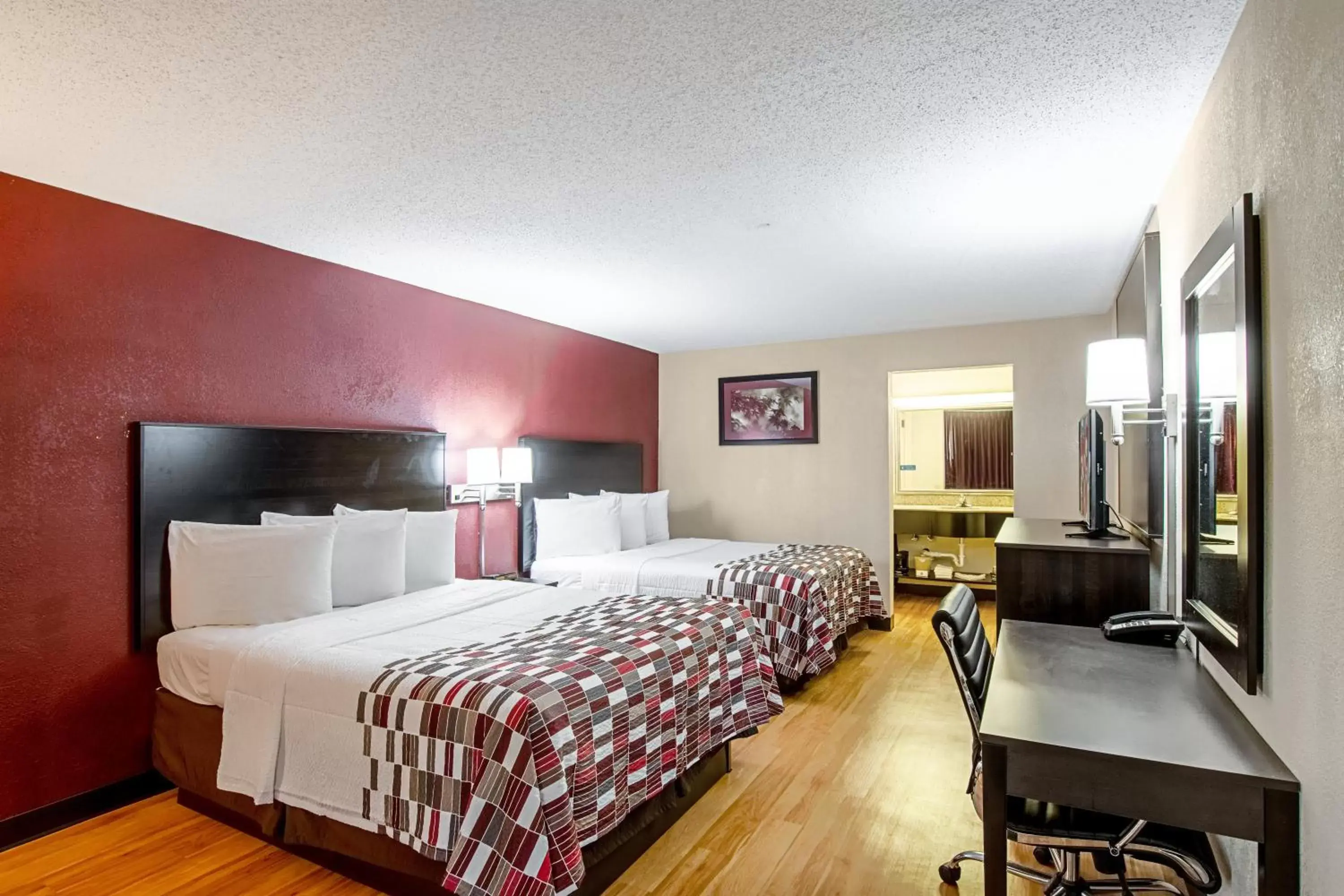 Photo of the whole room, Room Photo in Red Roof Inn Battle Creek
