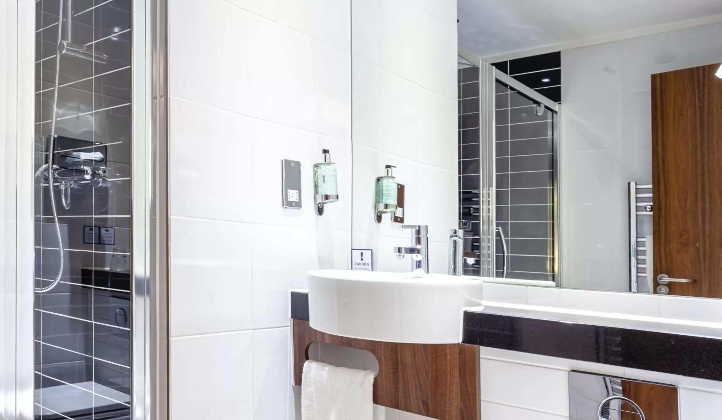 Photo of the whole room, Bathroom in Holiday Inn Express Edinburgh Airport, an IHG Hotel