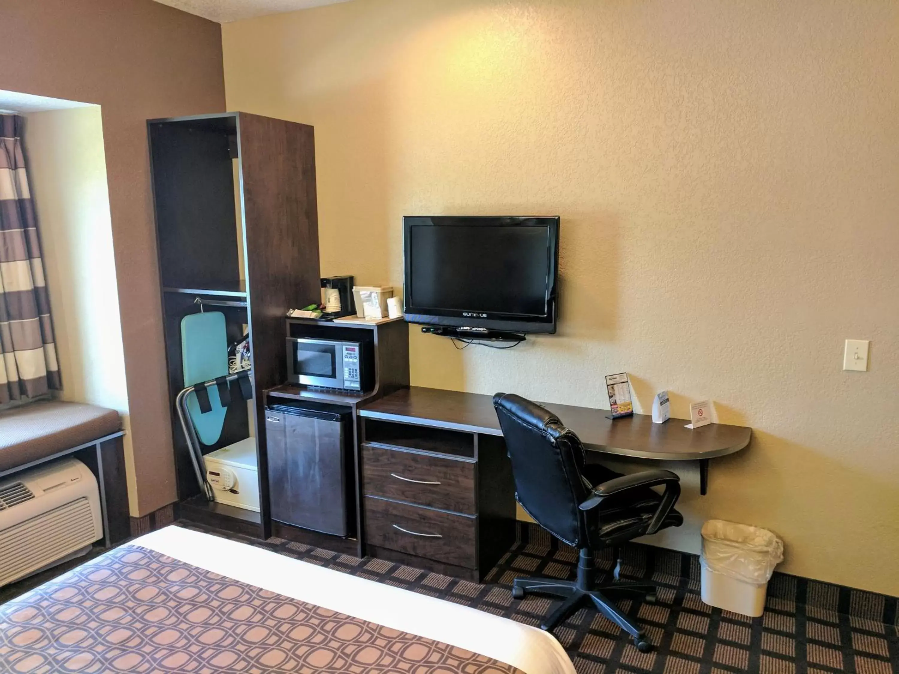 Area and facilities, TV/Entertainment Center in Microtel Inn and Suites Montgomery