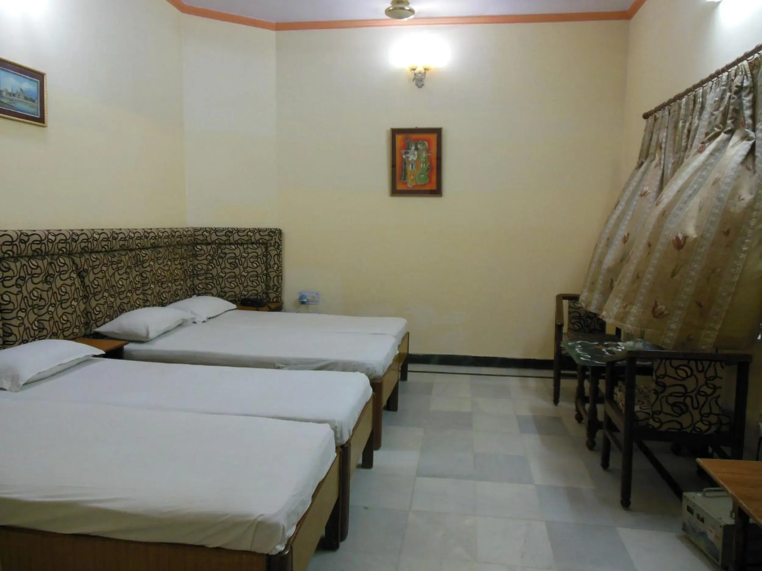 Bed in Hotel Taj Plaza, VIP Road, Agra