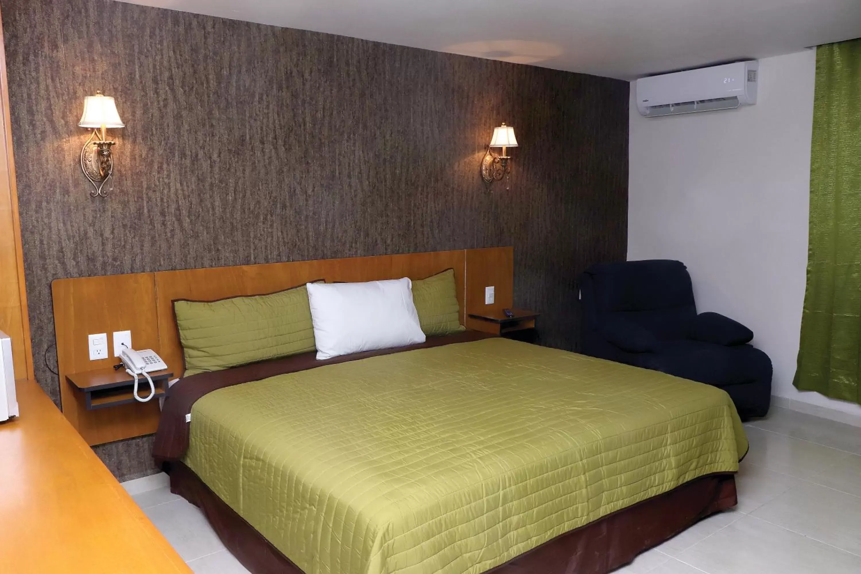 Bed in Royal Madero Inn