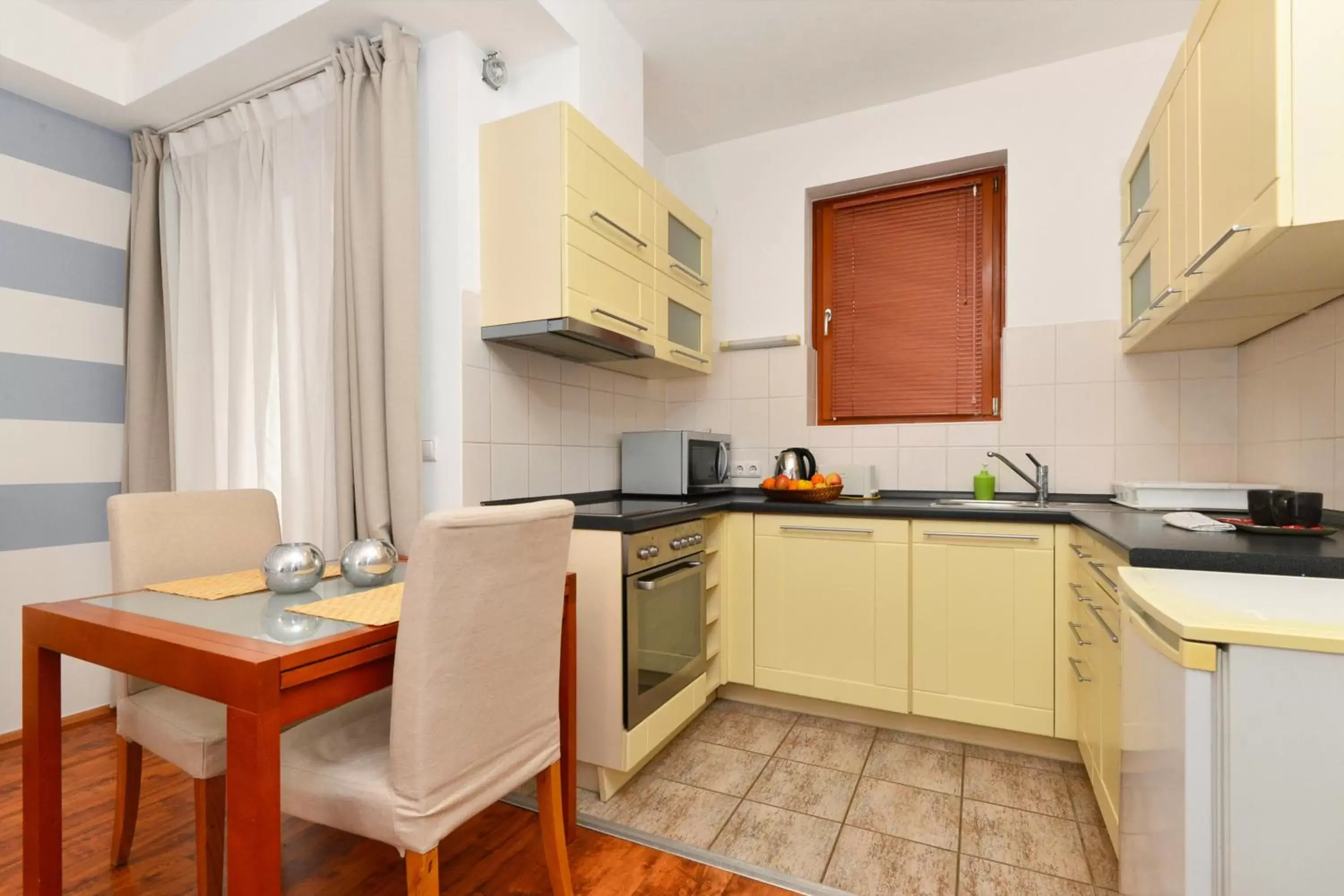 Kitchen or kitchenette, Kitchen/Kitchenette in Lord Residence