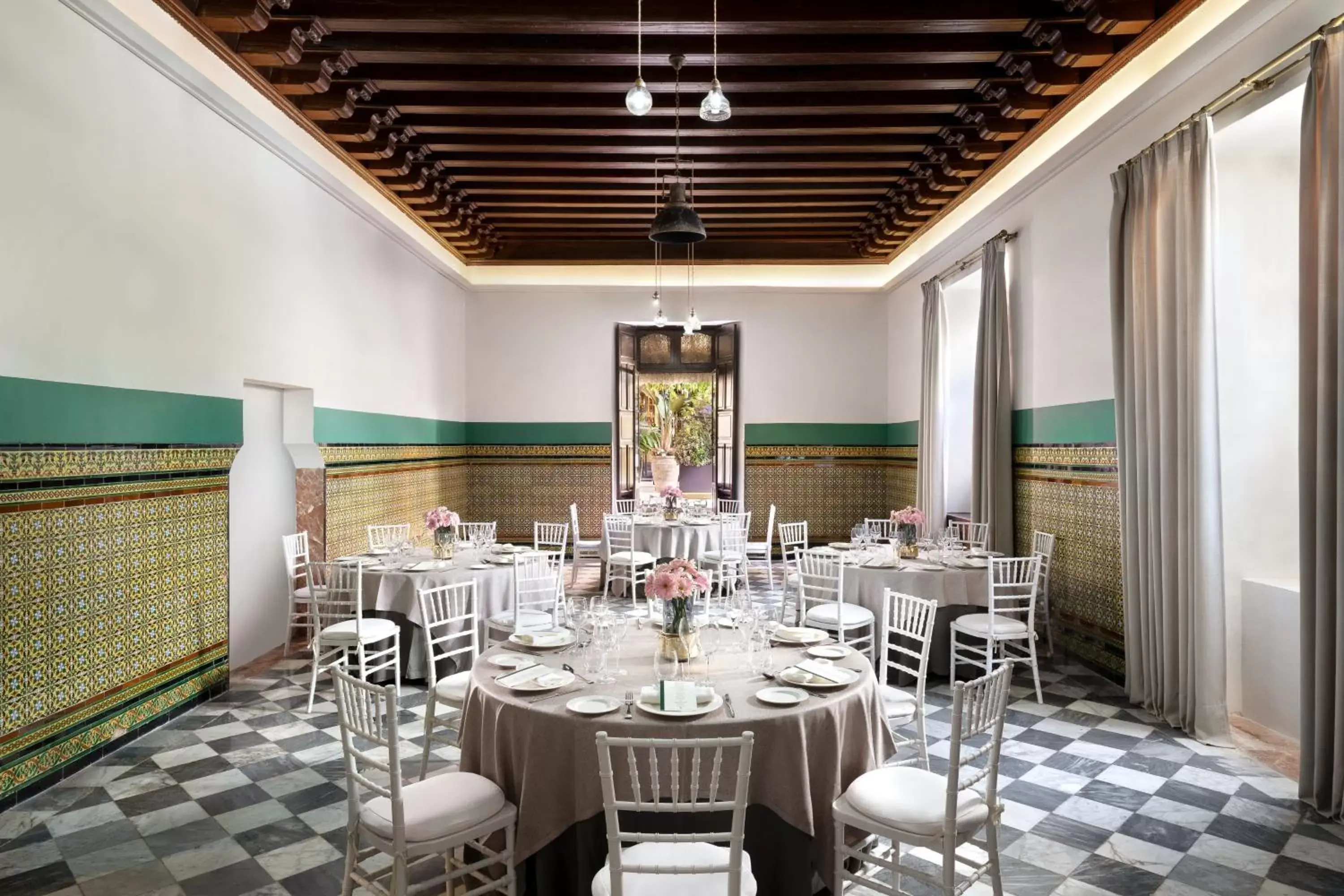 Meeting/conference room, Restaurant/Places to Eat in Los Seises Sevilla, a Tribute Portfolio Hotel