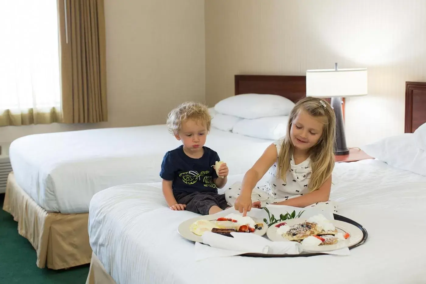 Family in Rogue Regency Inn & Suites