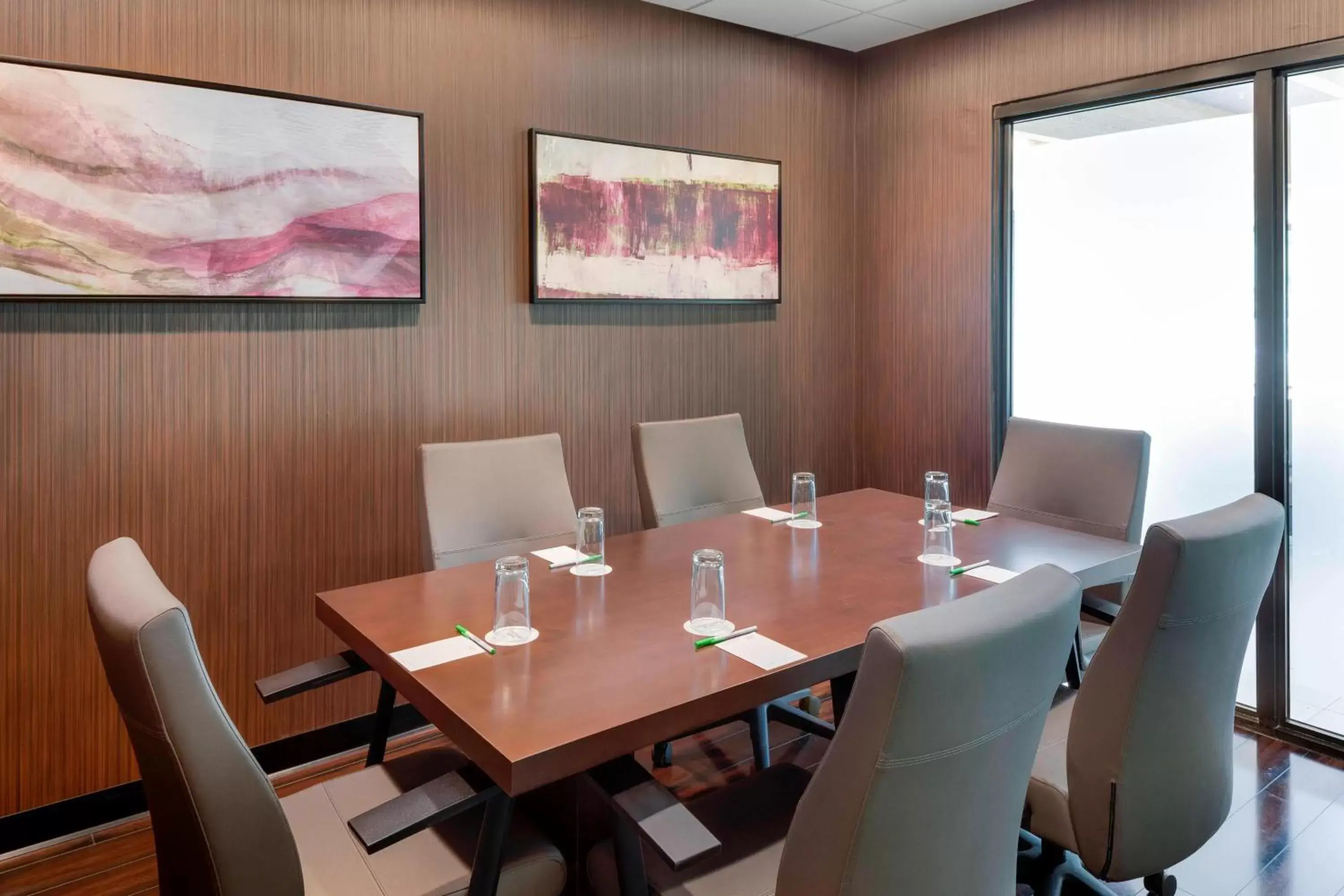 Meeting/conference room in Courtyard by Marriott Portsmouth