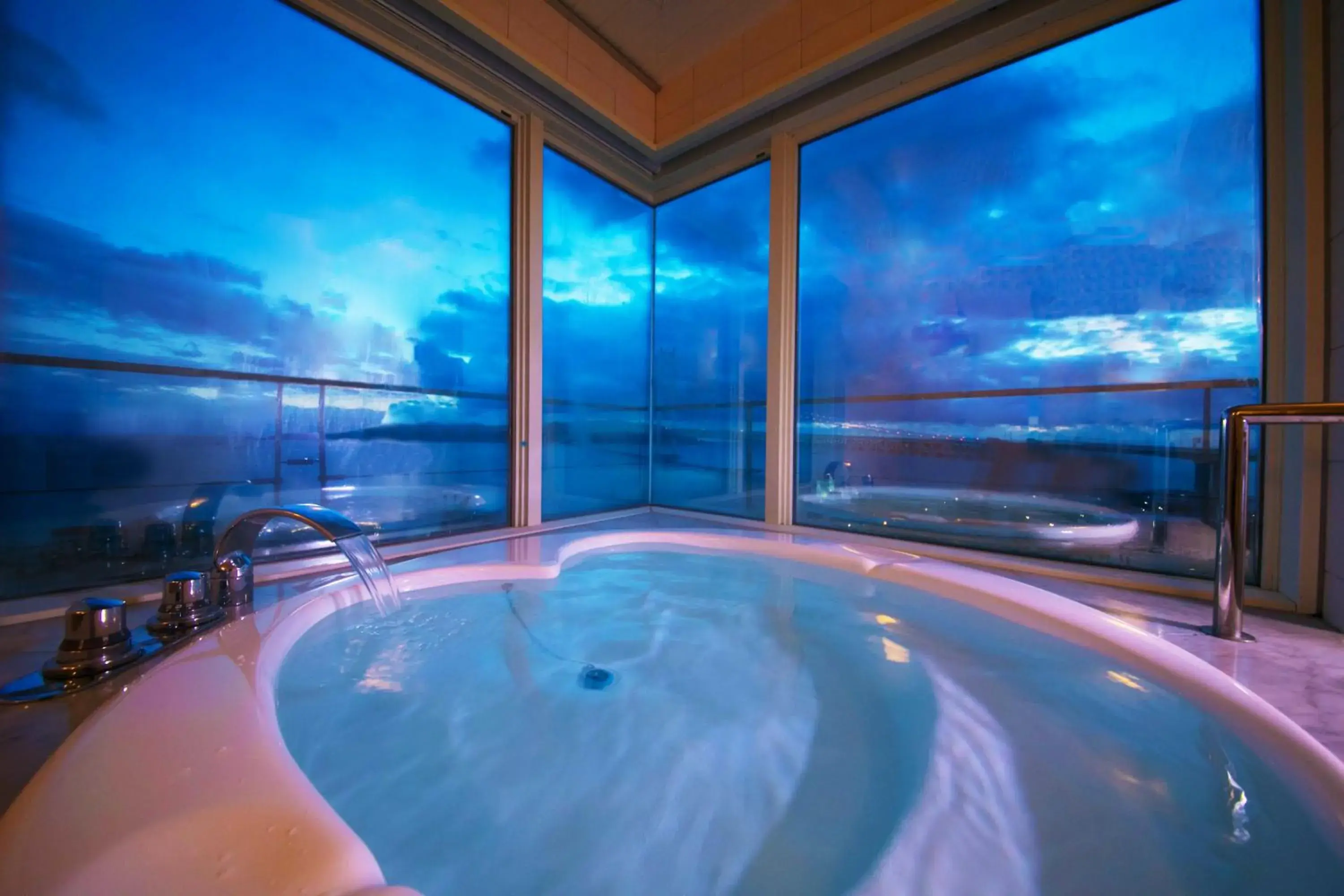 Bathroom, Swimming Pool in Seaside Hotel Maiko Villa Kobe