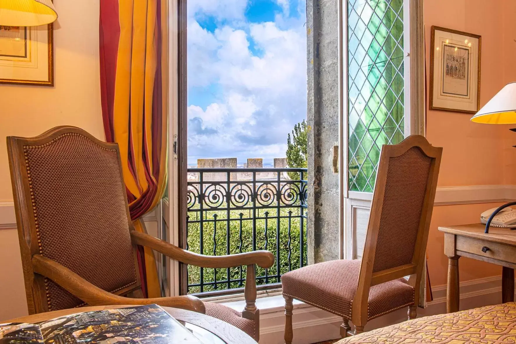 Photo of the whole room, Seating Area in Hotel de la Cité & Spa MGallery