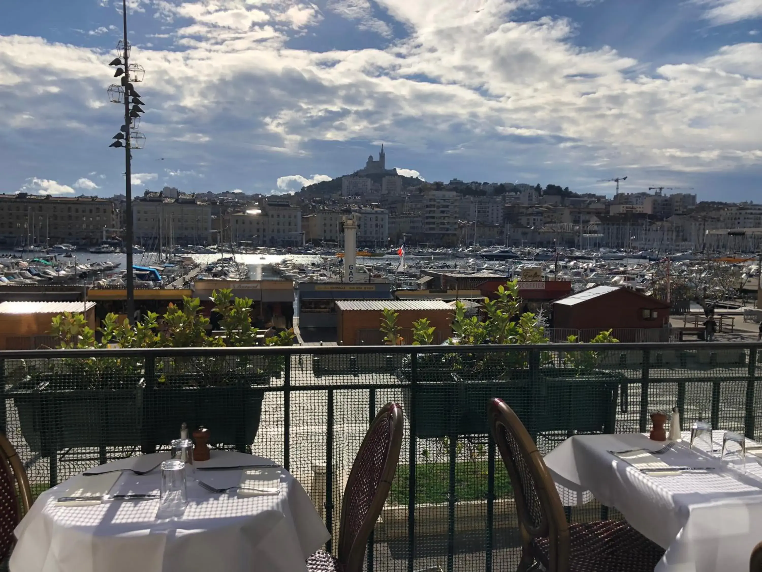 Restaurant/Places to Eat in Hotel Belle-Vue Vieux-Port