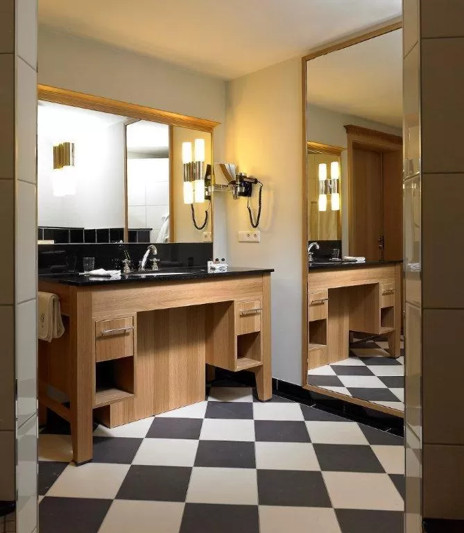 Bathroom, Kitchen/Kitchenette in Gut Kump Gastronomie und Hotel