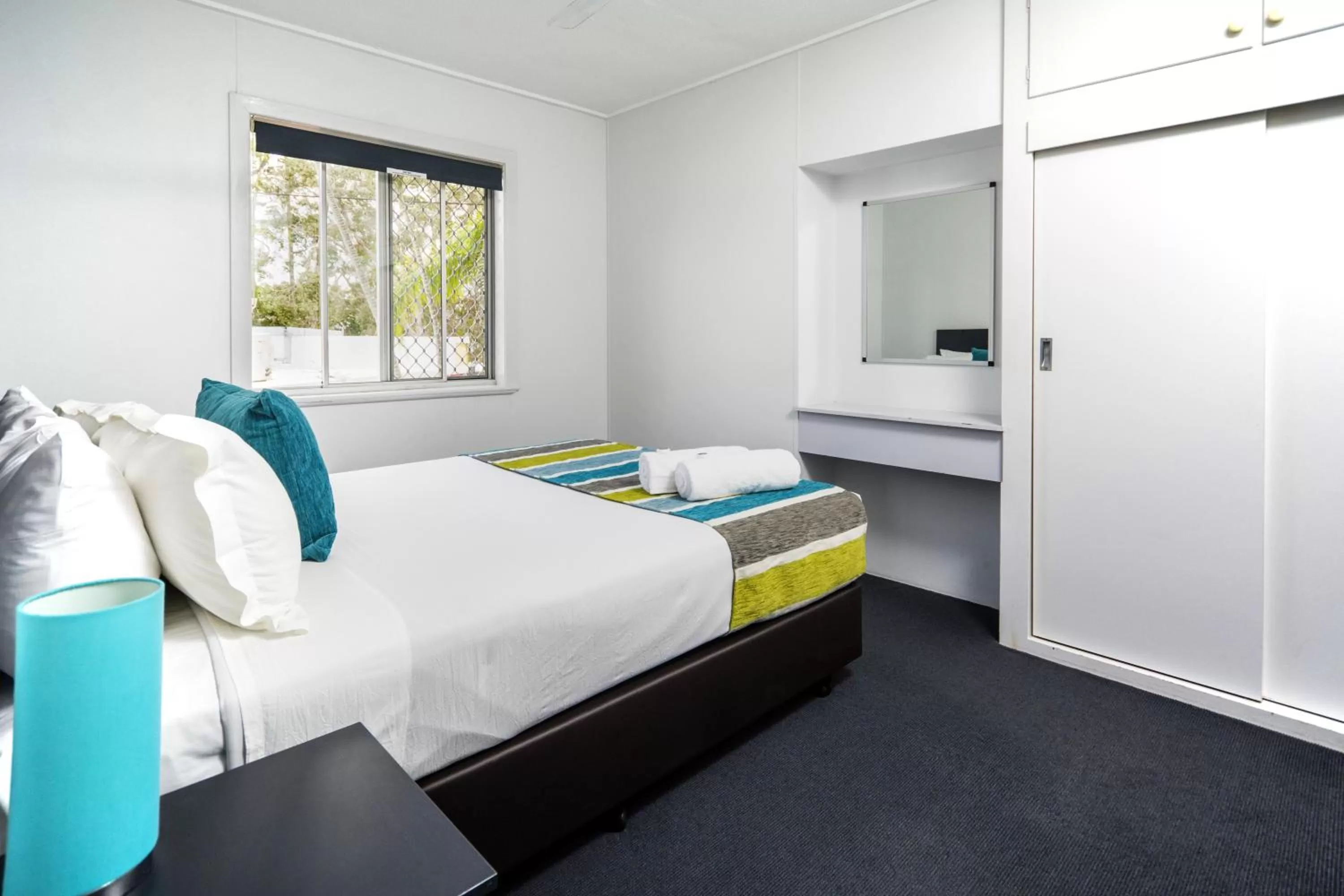 Bedroom, Bed in The Beach Motel Hervey Bay