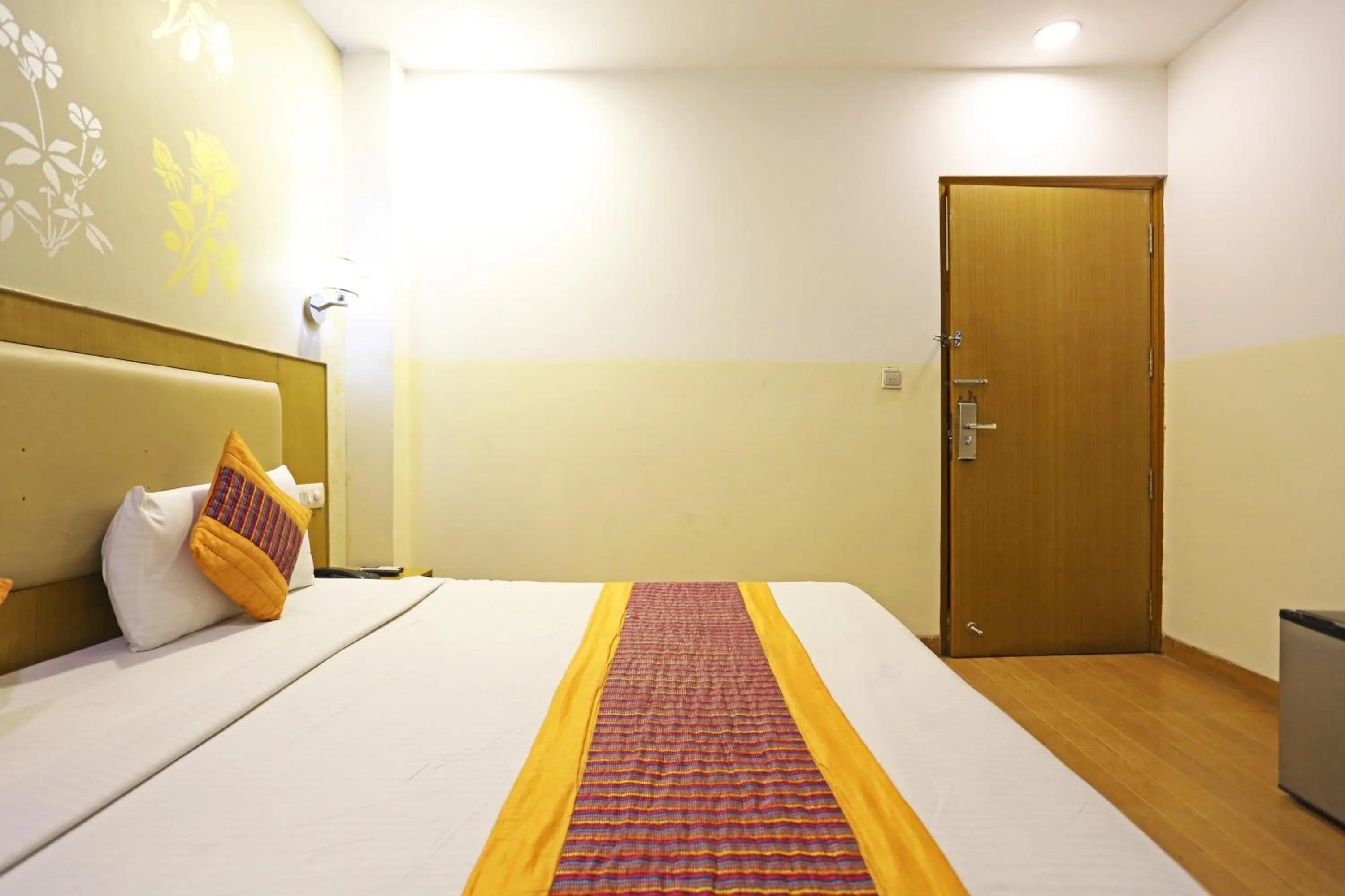 Bed in Hotel Aeroporto Nearest Landmark Aerocity delhi