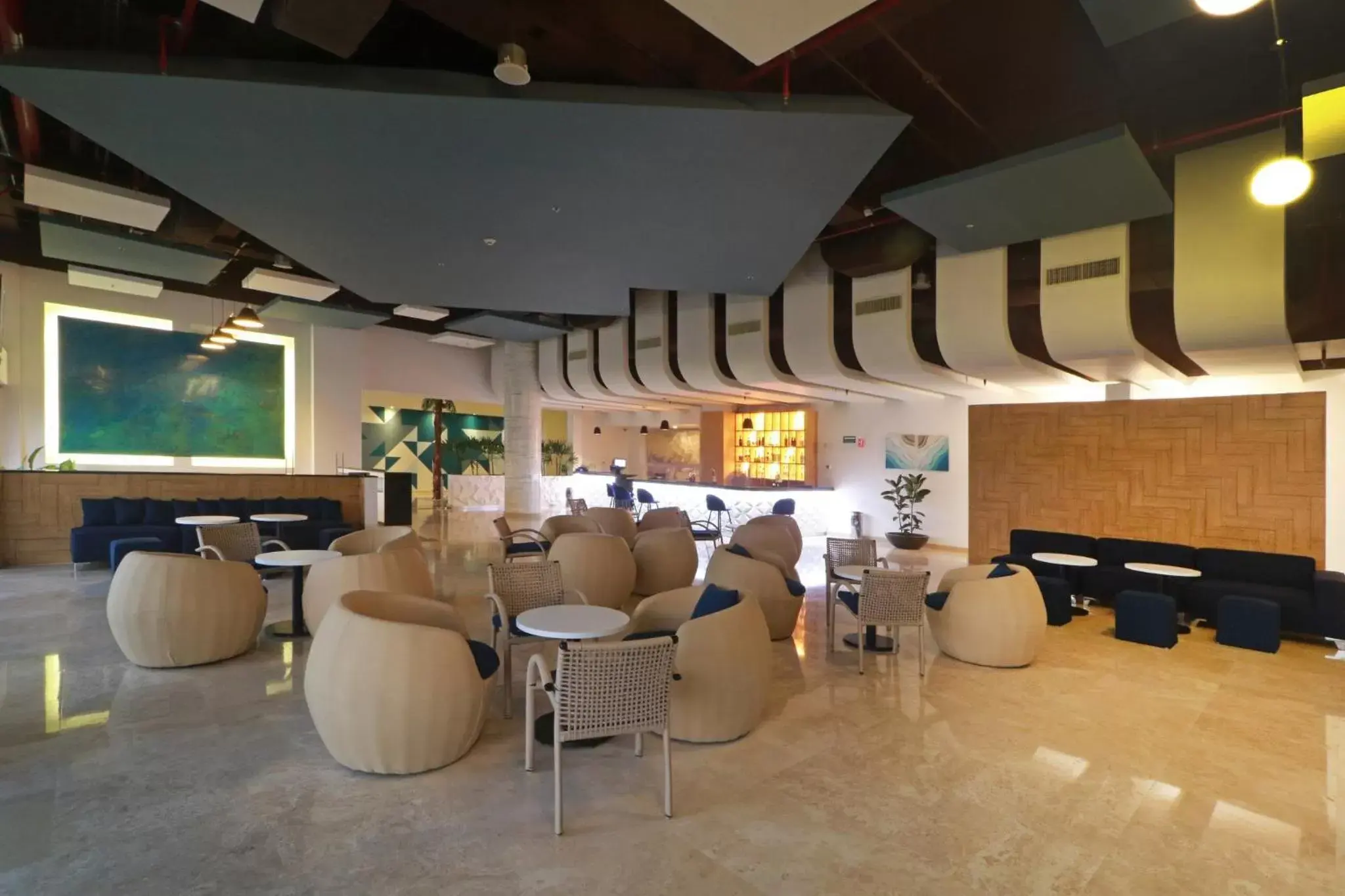 Lounge or bar, Lounge/Bar in Holiday Inn Tuxpan - Convention Center, an IHG Hotel